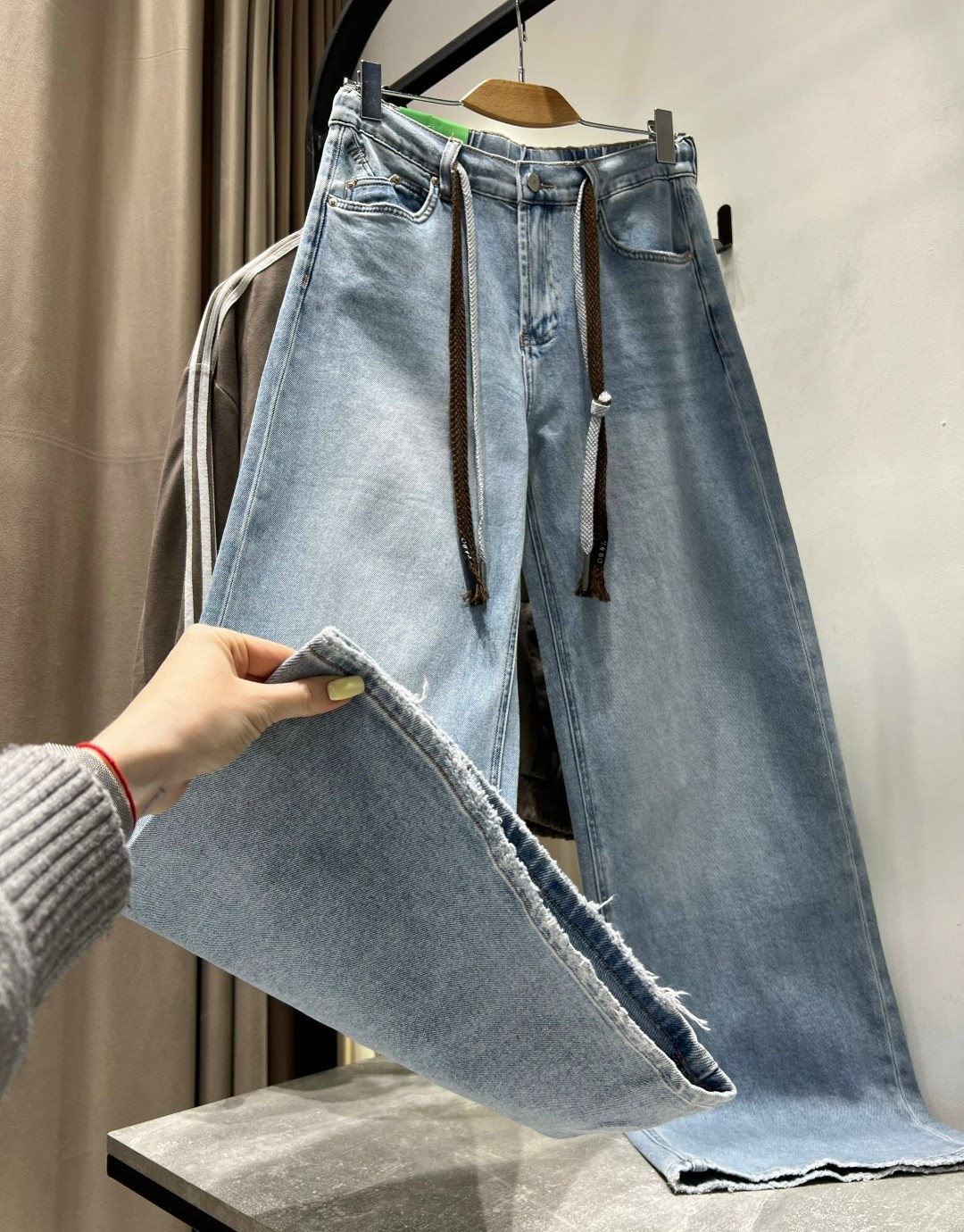 джинсы широкие,стильные джинсы,женские джинсы,джинсы брюки,одежда джинсы