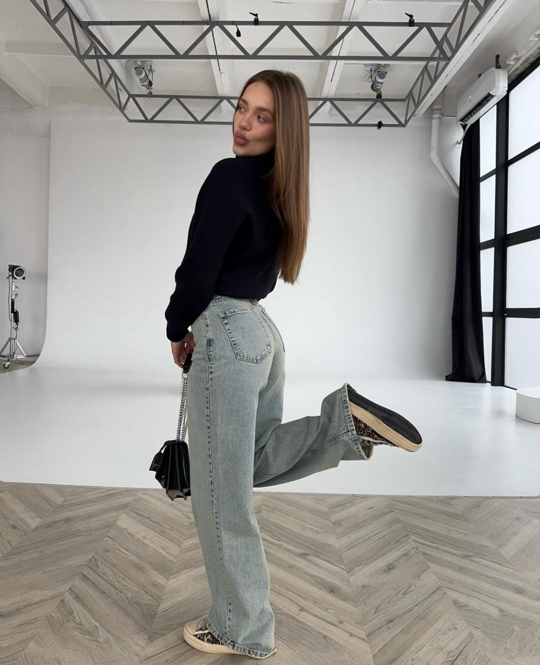 женские джинсы,джинсы,широкие джинсы,джинсы палаццо,джинсы 18206 широкие с синим карманом сзади loloblues