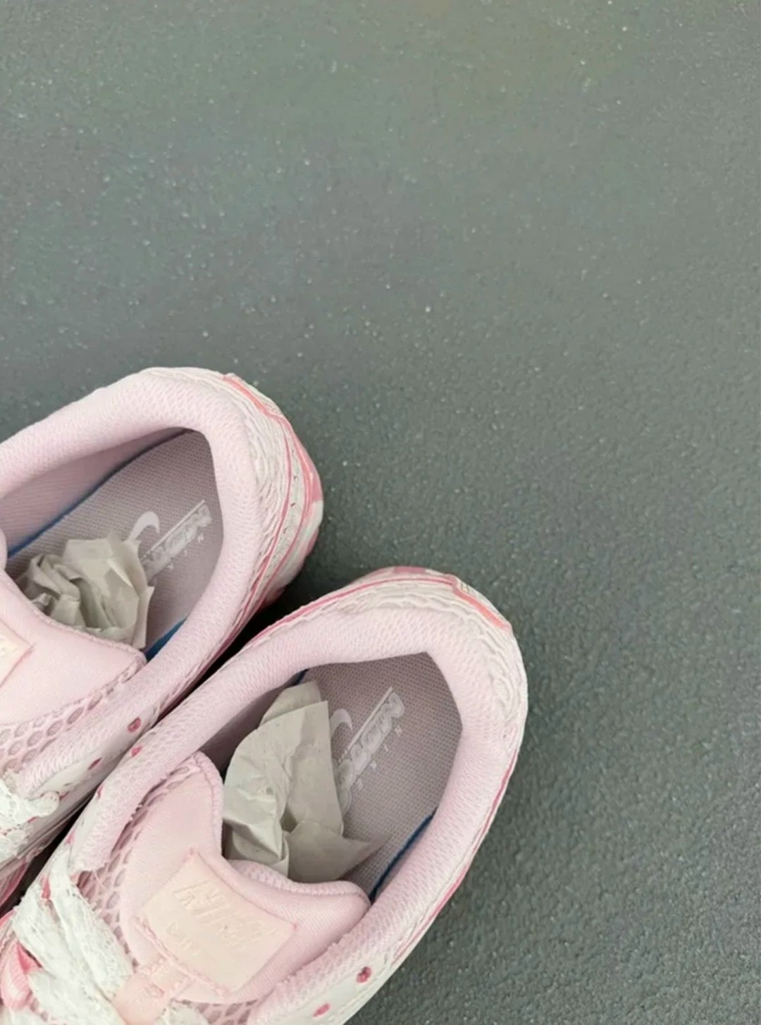 кроссовки nike zoom vomero 5,женские кроссовки nike air zoom vomero 5,nike air zoom vomero 5,nike v2k run женские беговые кроссовки,кроссовки zoom vomero 5 triple pink nike