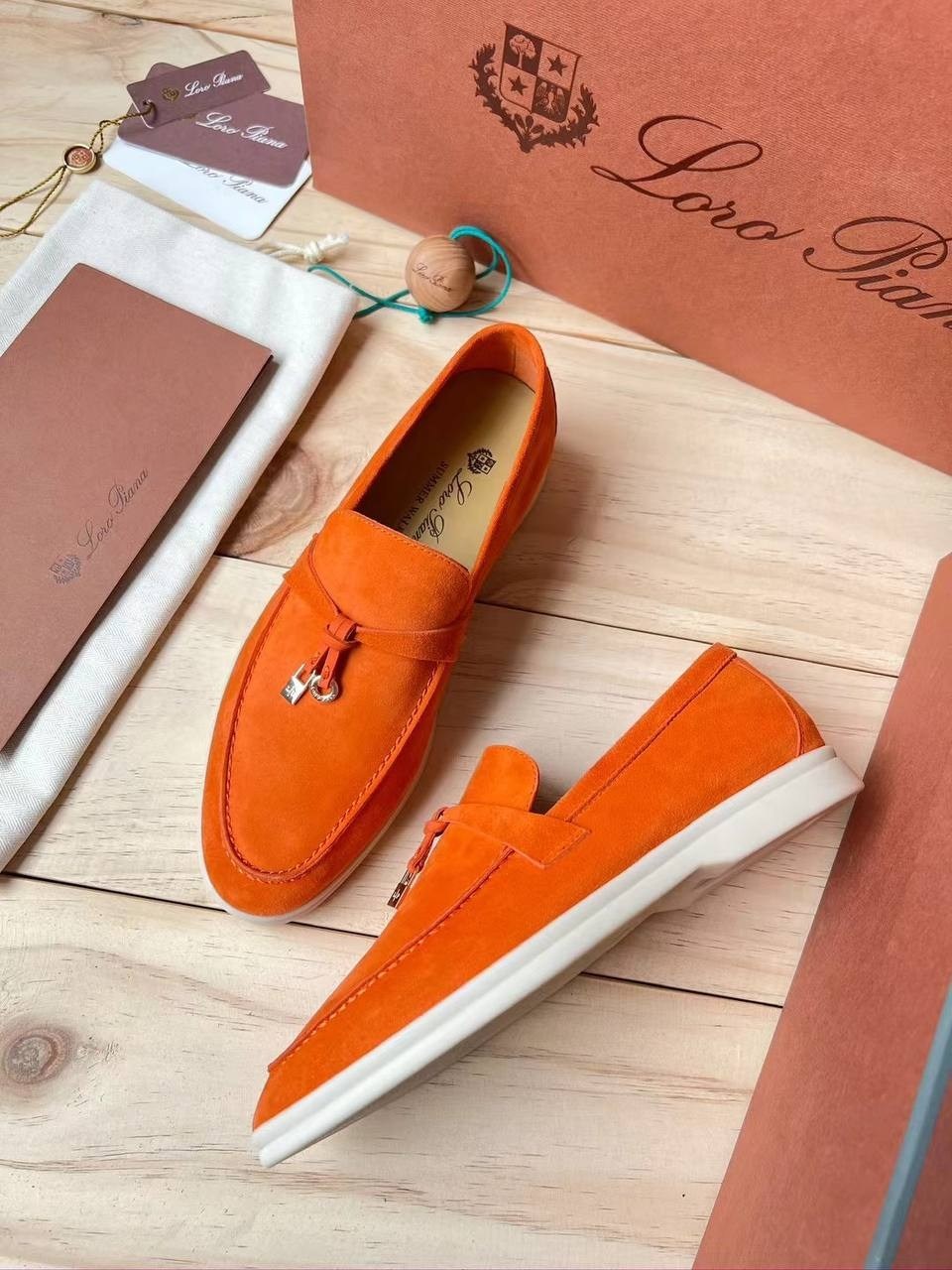 лоферы loro piana,лоферы женские loro piana,loro piana  женская лоферы оранжевые,,мокасины loro piana