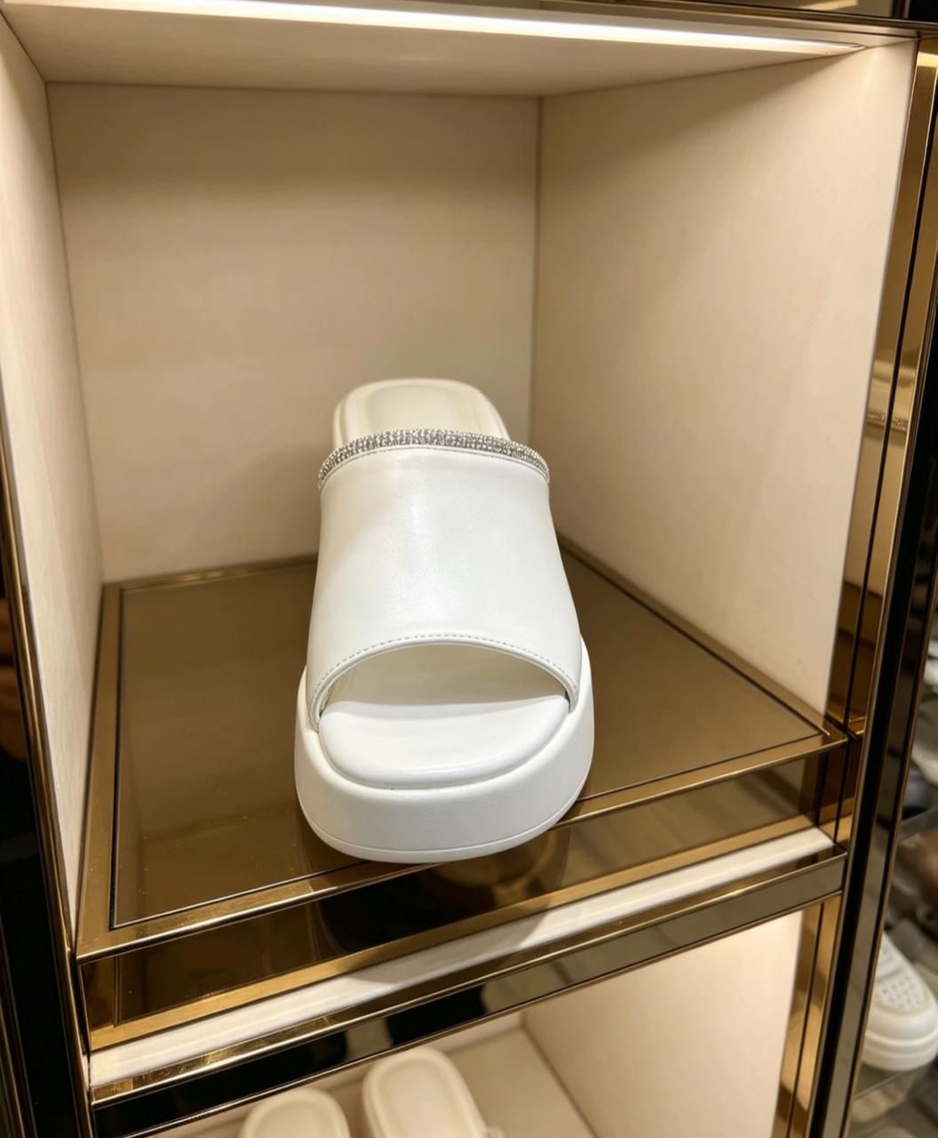 ,шлепанцы женские,женская ,обуви,тапочки модные