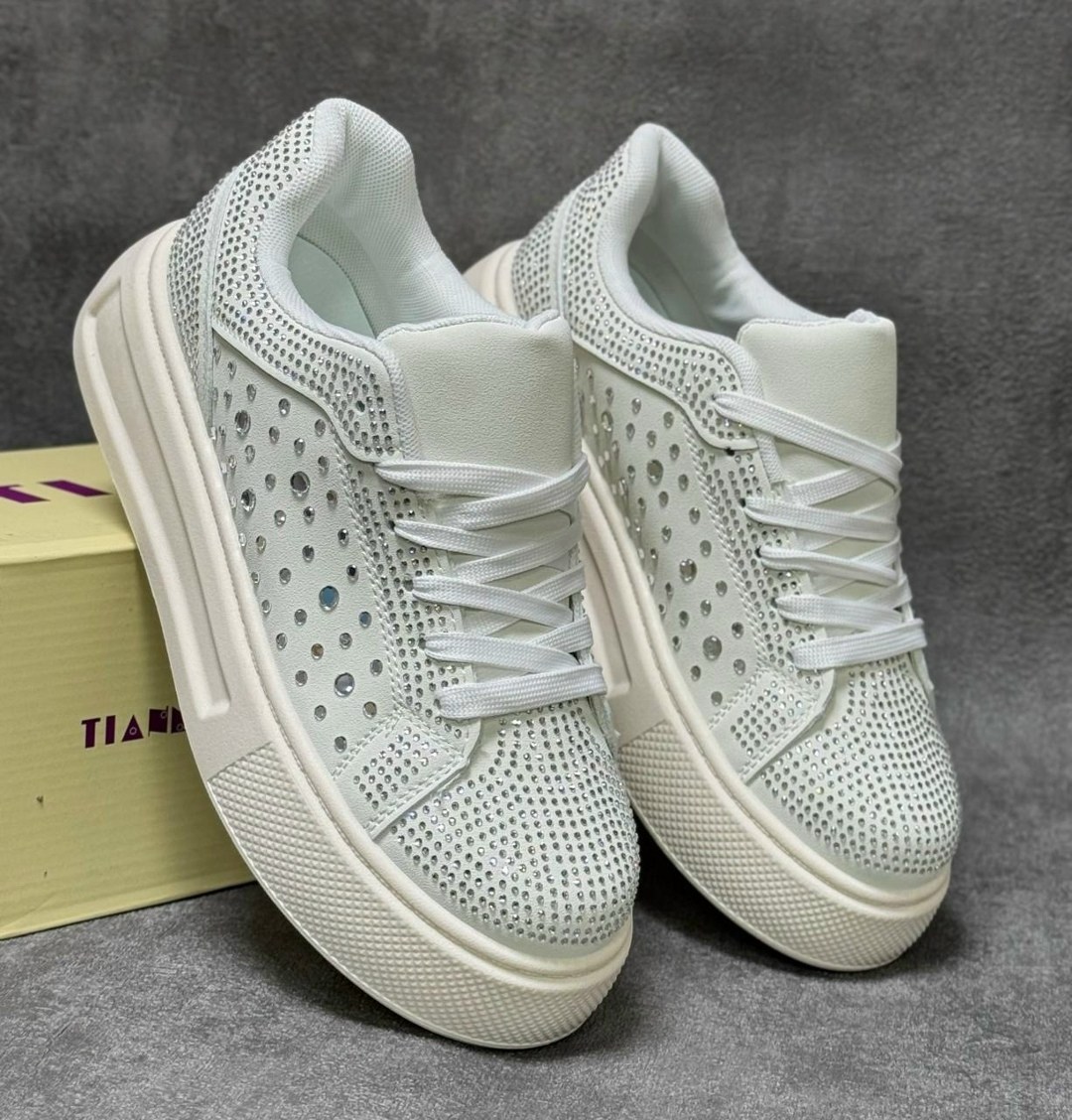 ,белые кеды с перфорацией женские,кроссовки женскиe,кеды белые с перфорацией,женские кеды