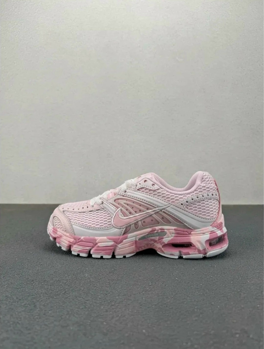 кроссовки nike zoom vomero 5,женские кроссовки nike air zoom vomero 5,nike air zoom vomero 5,nike v2k run женские беговые кроссовки,кроссовки zoom vomero 5 triple pink nike