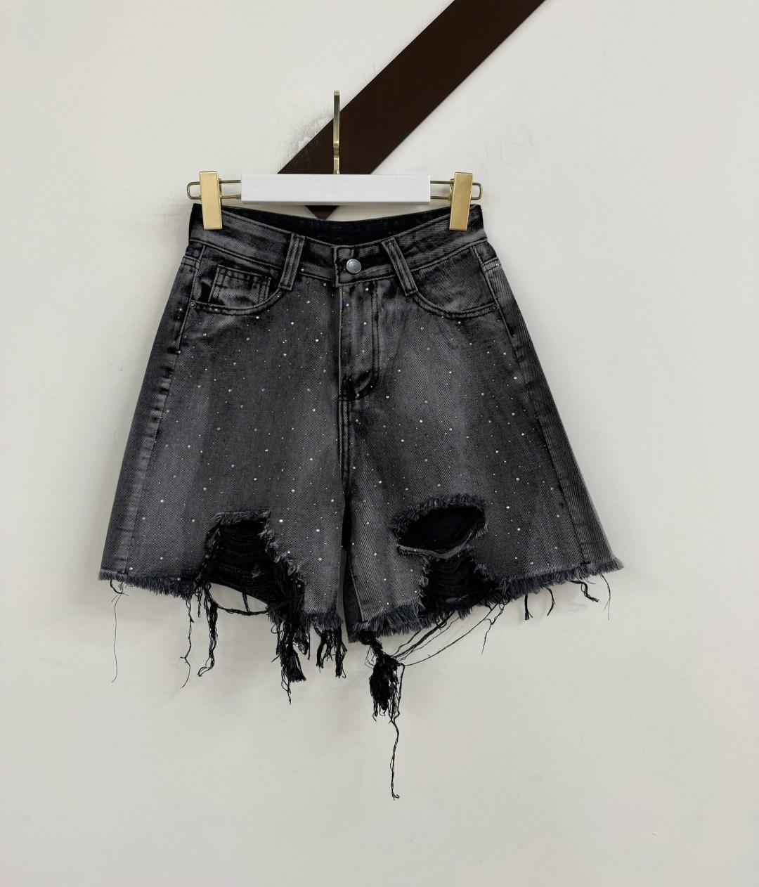 джинсовые шорты,женские джинсовые шорты,джинсовые шорты со стразами,шорты женские,шорты летние джинсовые