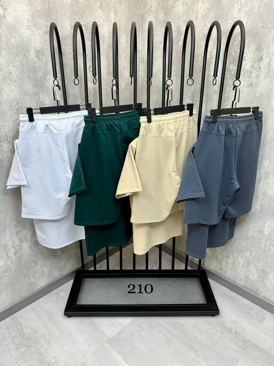 костюм спортивный мужской,костюм для мужчин,спортивные костюм,костюм футболка и шорты спортивные,летние костюмы