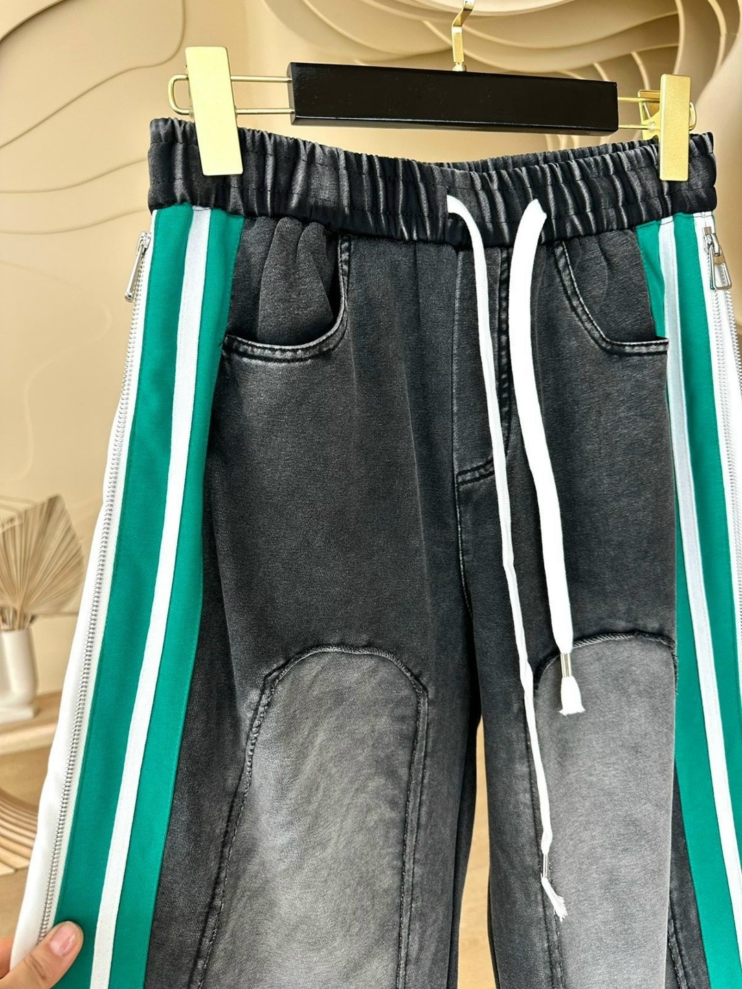 джинсы с лампасами,джинсы комбинированные,джинсы женские с лампасами,джинсы брюки,модные джинсы