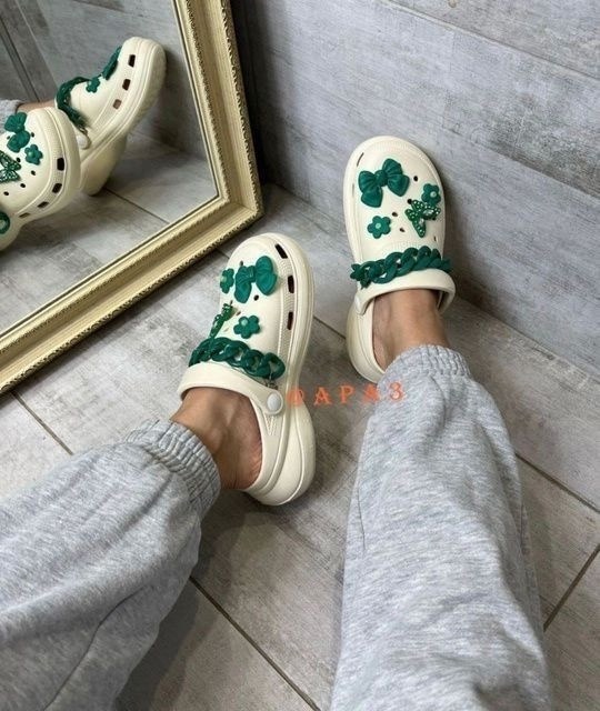 сабо женские,модные кроксы,,женские кроксы,кроксы шлепки с джибитсами