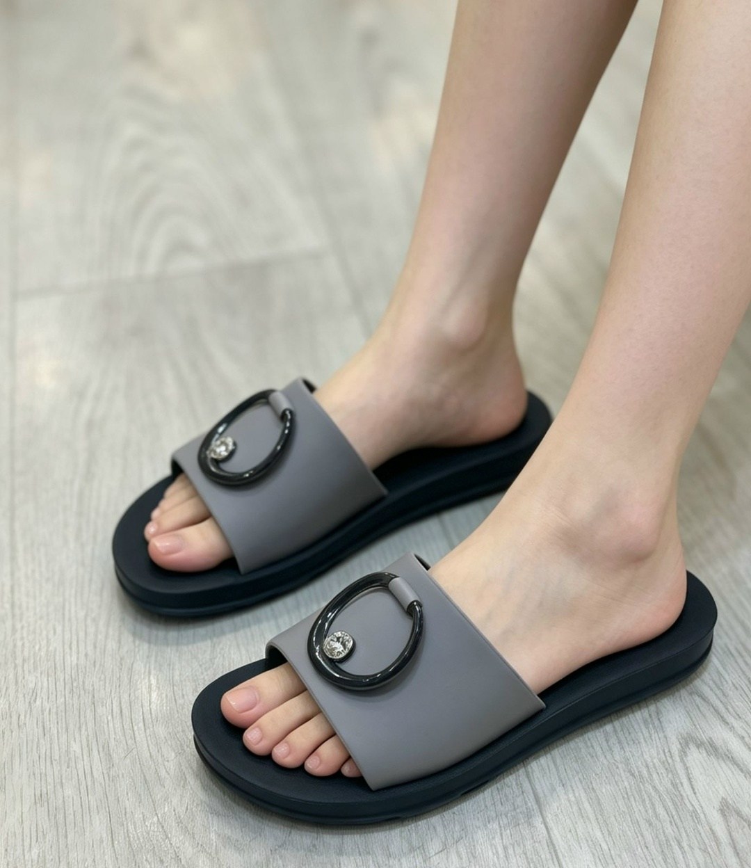 шлепанцы женские,,женские шлепки,босоножки грациана,белые шлепанцы