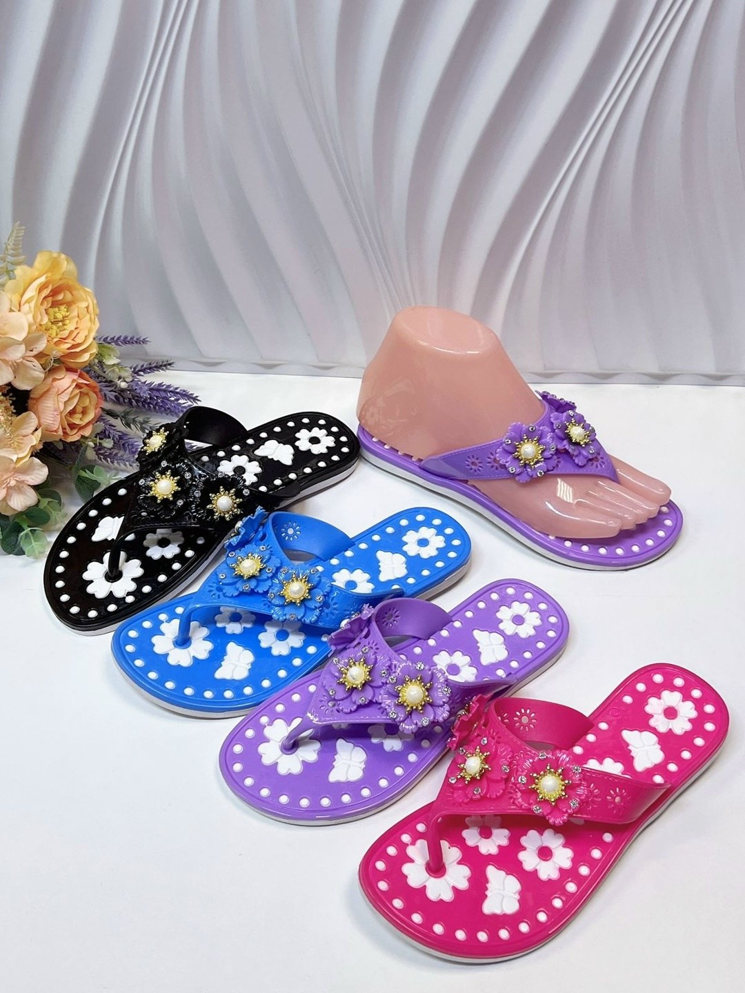 ,шлепанцы женские,шлепки сиреневые,шлёпки женские,тапочки модные