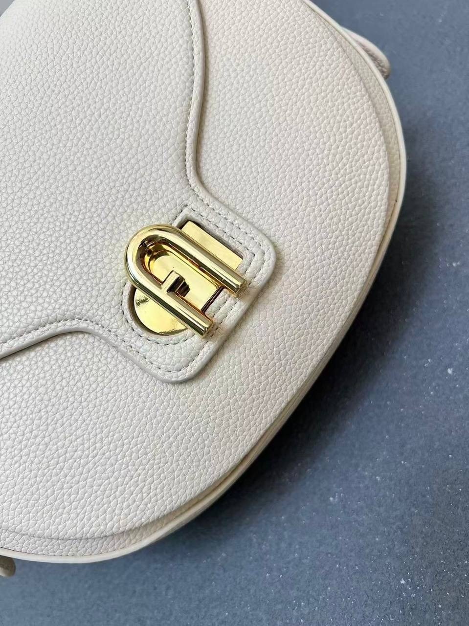 сумка,вместительная сумка через плечо женская,модная сумка,сумка классическая,сумки на плечо