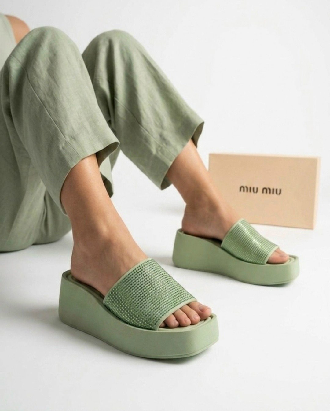 ,шлепанцы женские на платформе,женские шлепанцы,модные тапочки,шлепанцы на платформе