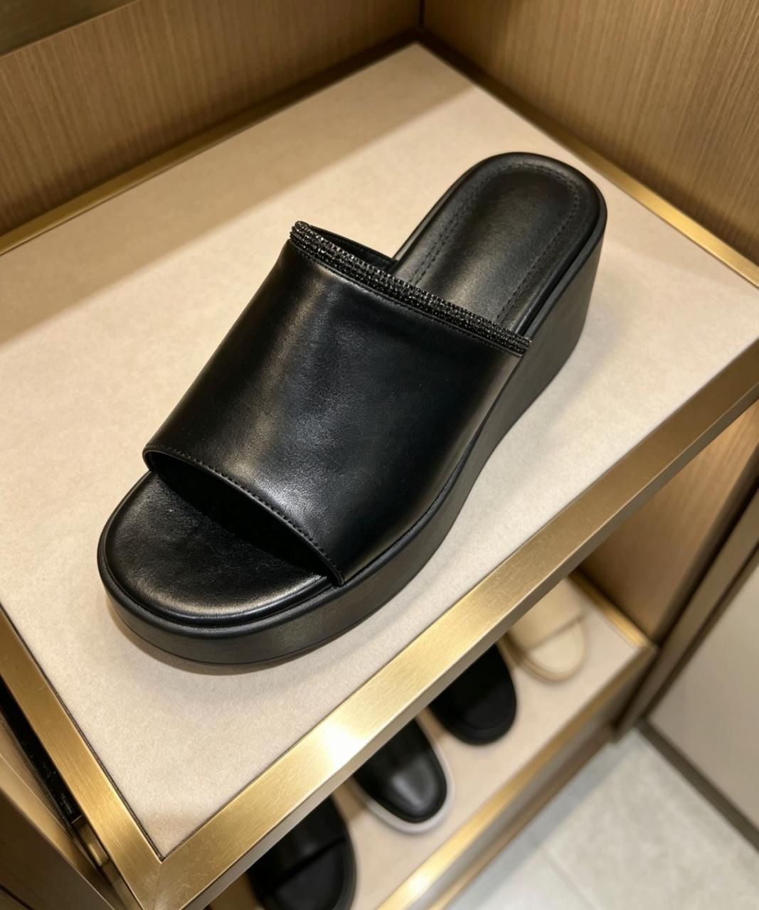 ,шлепанцы женские,женская ,обуви,тапочки модные