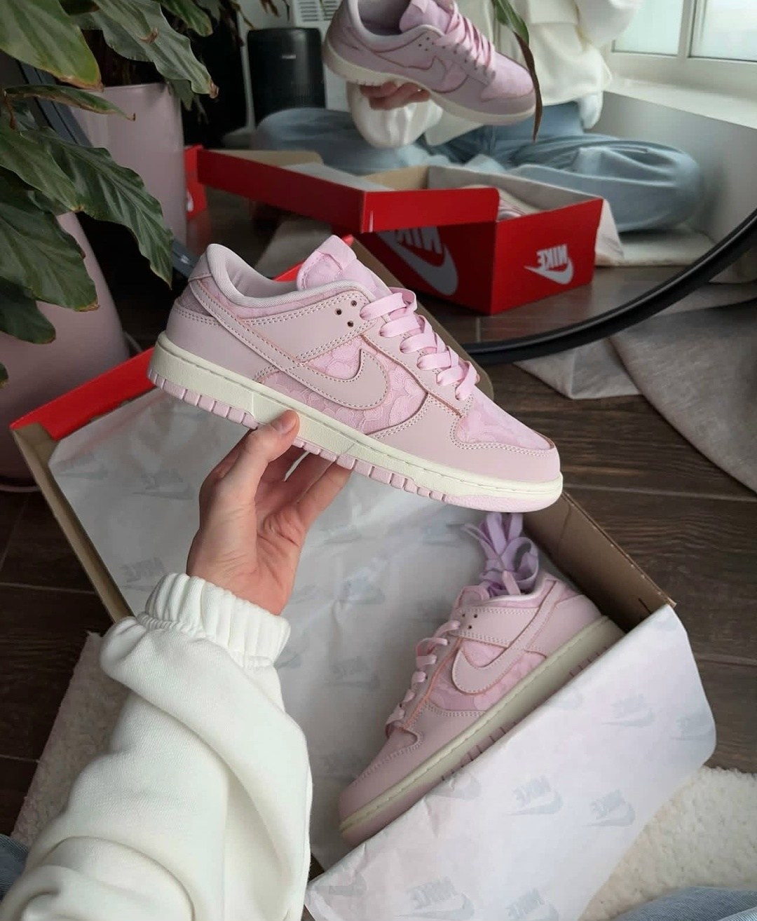 nike dunk low pink,dunk low nike,nike dunk low lx pink foam (w),розовые найк,nike dunk low gs 'triple pink'