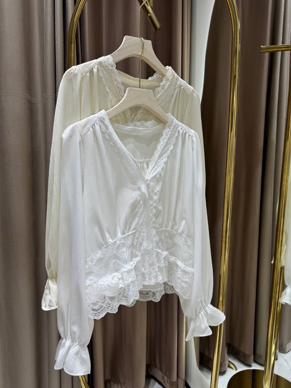 блузка с кружевами,стильные модели кружевных блузок 2026 года,шифоновая блуза с кружевом,блузка женская,блузка винтажная