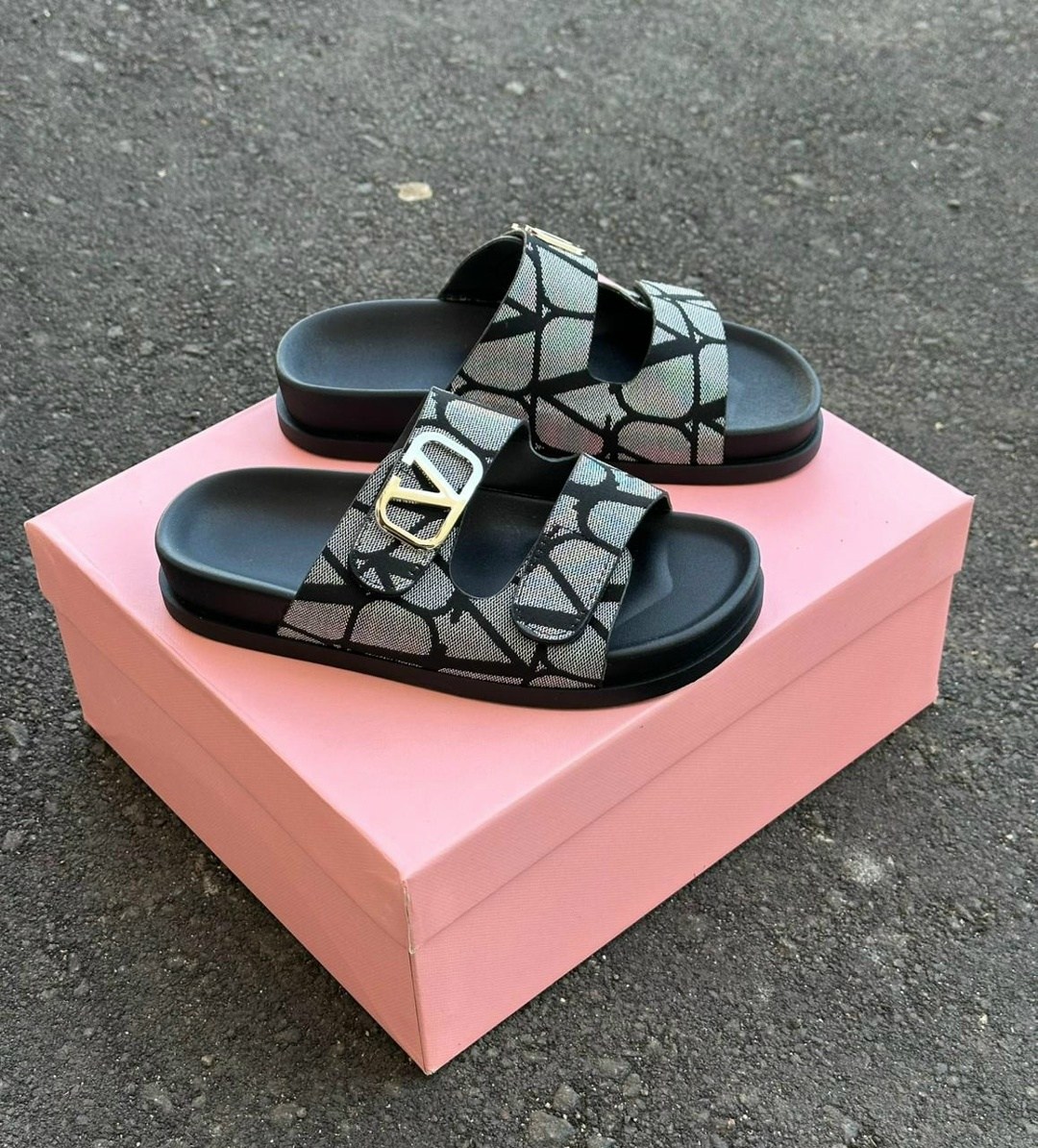 кожаные шлепанцы miu miu,шлепанцы miu miu,шлепки miu miu,,сандалии miu miu