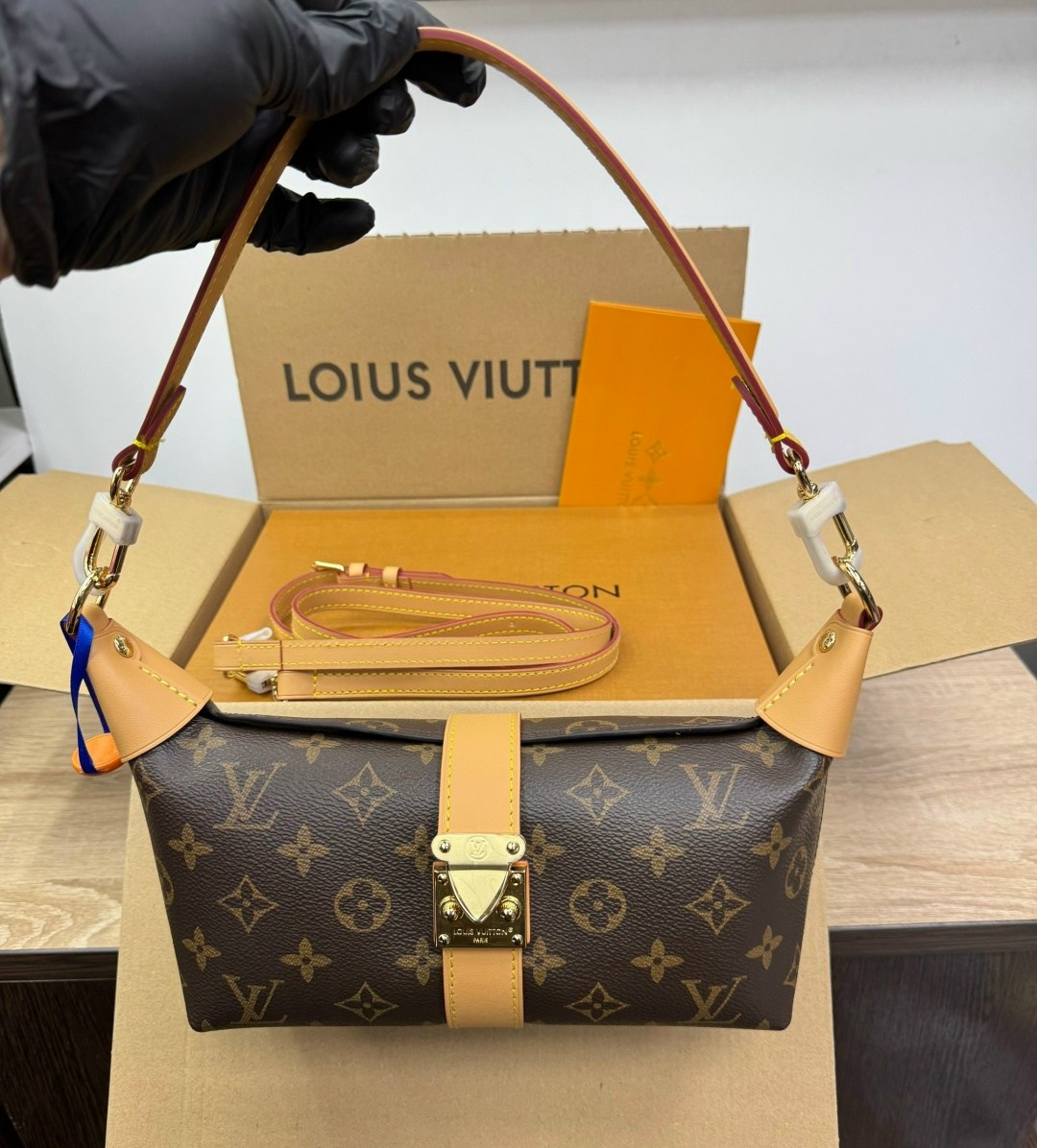 сумка louis vuitton,louis vuitton сумка на плечо,louis vuitton сумка на плечо кросс-боди,louis vuitton женская сумка,сумка louis vuitton c тканевым ремнем и косметичкой