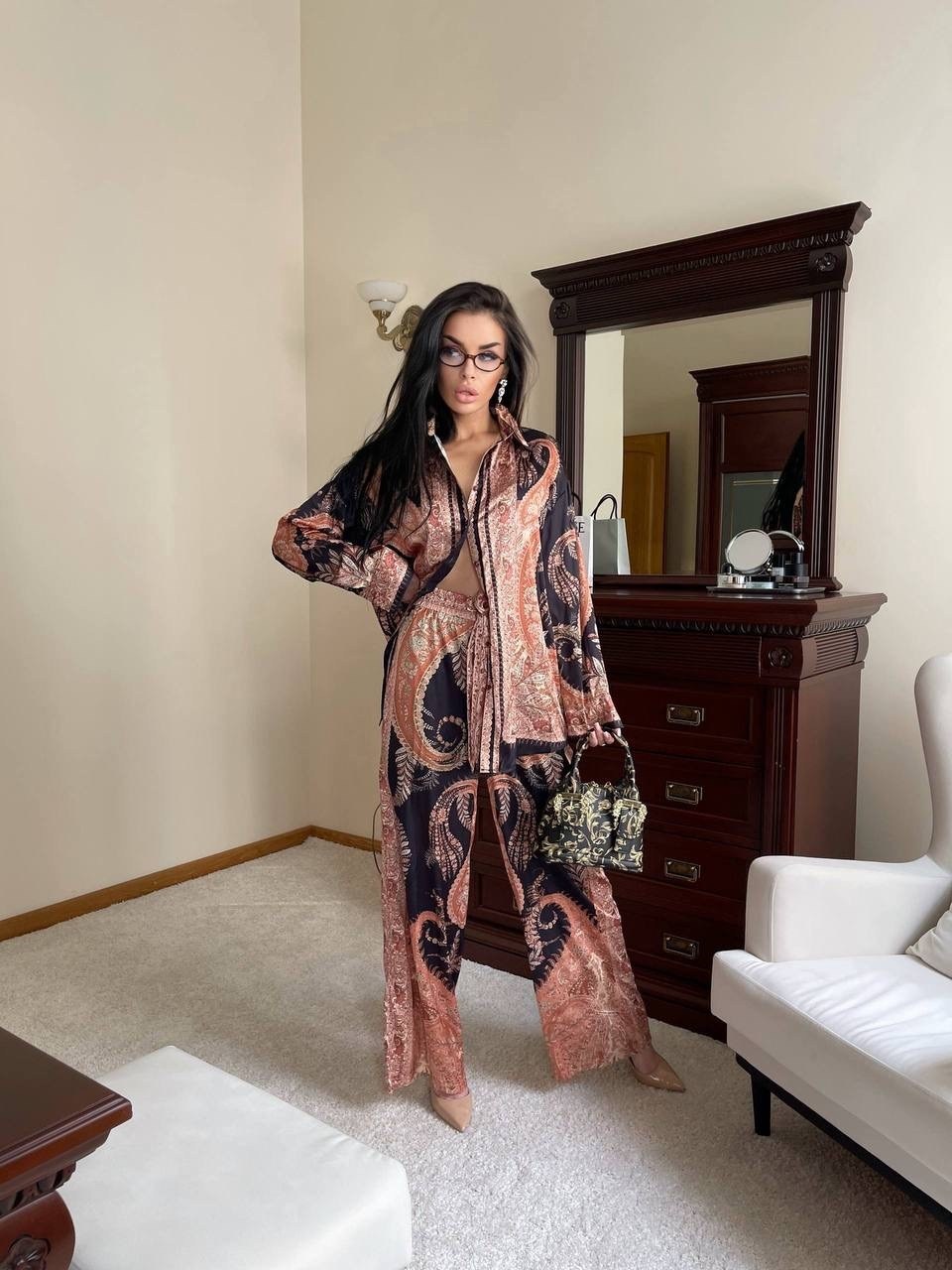 брючный костюм,костюм шелковый,брендовые одежды,костюм с принтом,брендовые вещи