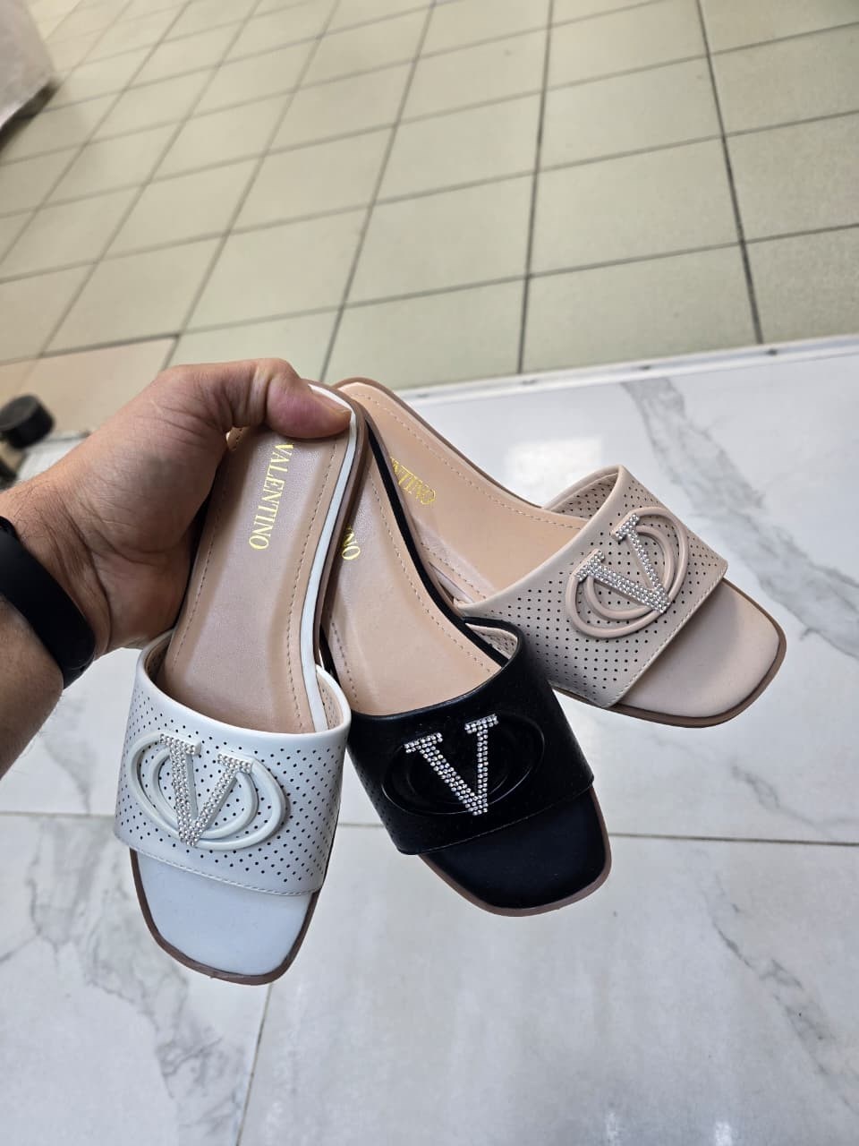 шлепанцы женские,, женская,модные шлепанцы,шлепки женские