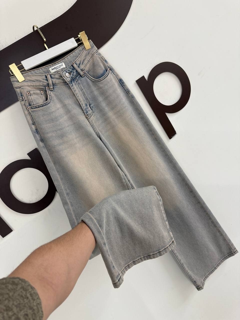 джинсы широкие,джинсы женские с широкими штанинами,широкие женские джинсы,женские джинсы,модные джинсы