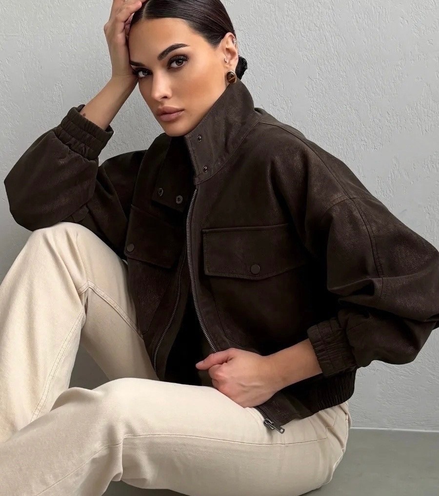 женская куртка бомбер из эко замши коричневого цвета,куртка бомбер,куртка бомбер замшевая оверсайз lofus,куртка замшевая,бомбер женская куртка
