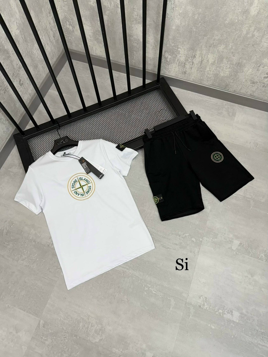 спортивный костюм stone island,шорты stone island,комплект одежды stone island,костюм шортами