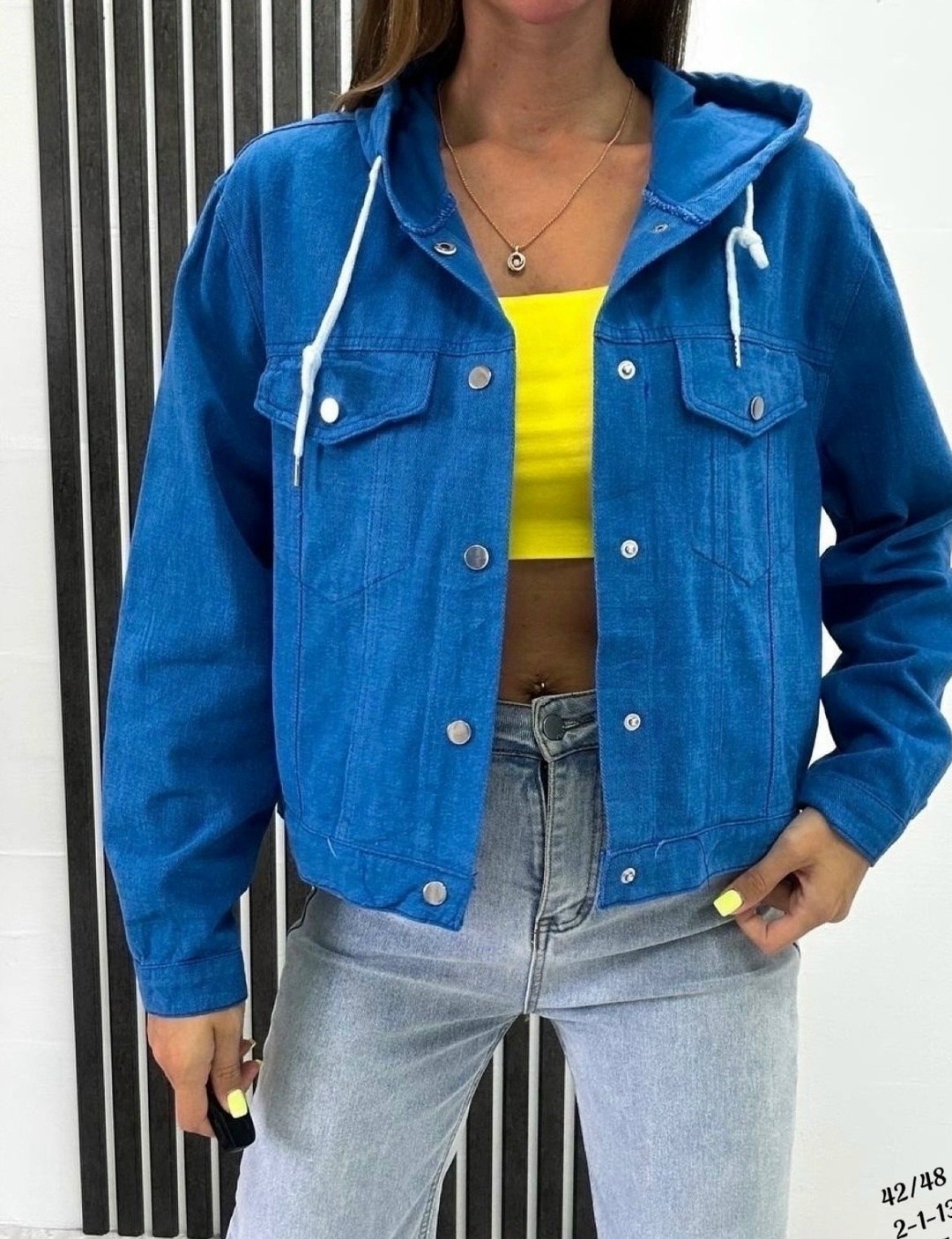 джинсовая куртка женская,куртка джинсовая,женская джинсовая куртка с капюшоном,джинсовка с капюшоном женская ,джинсовая куртка с капюшоном