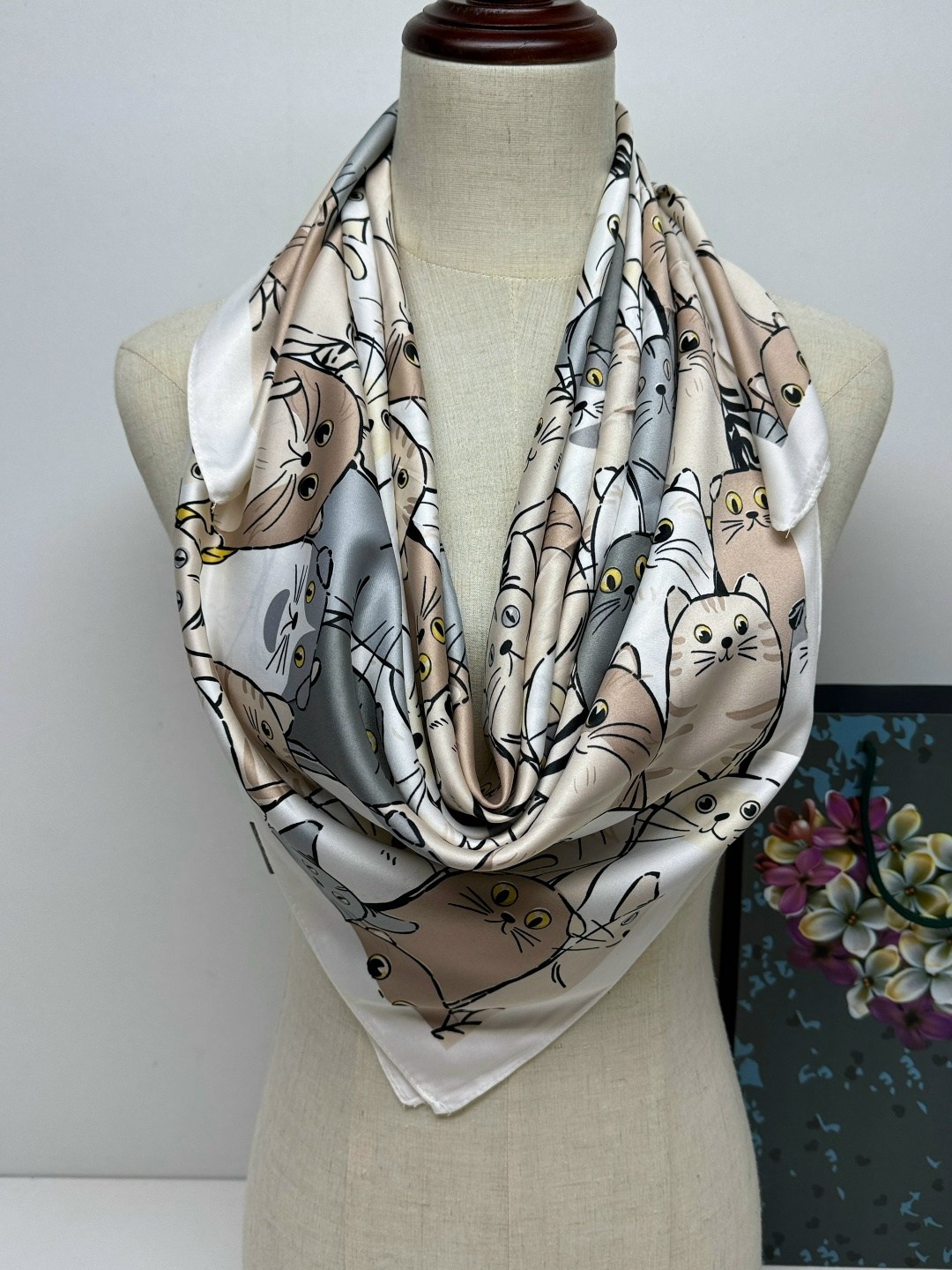 шелковый платок,шарфы и платки,платок шелковый с кошками,платок шелк котики,шарф женские