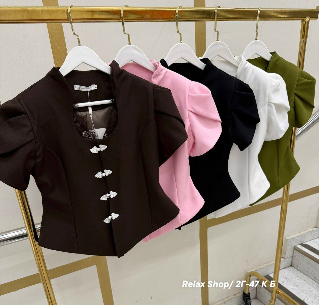 женский костюм,мягкая мебель,костюм,диван для гостиной,бежевый диван