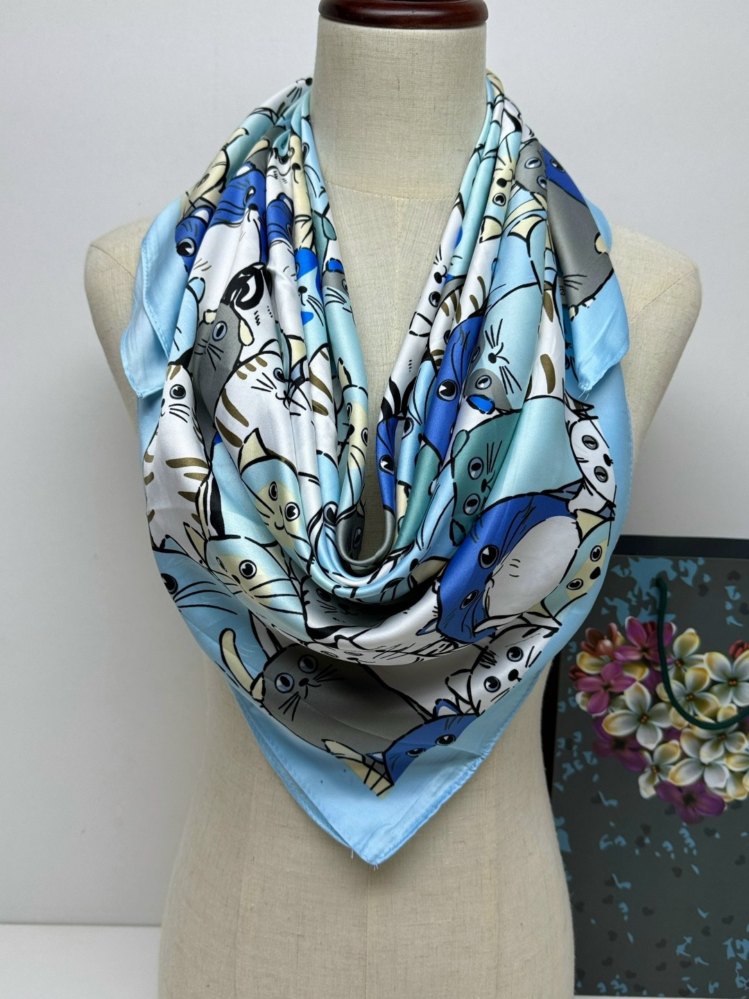 шелковый платок,шарфы и платки,платок шелковый с кошками,платок шелк котики,шарф женские