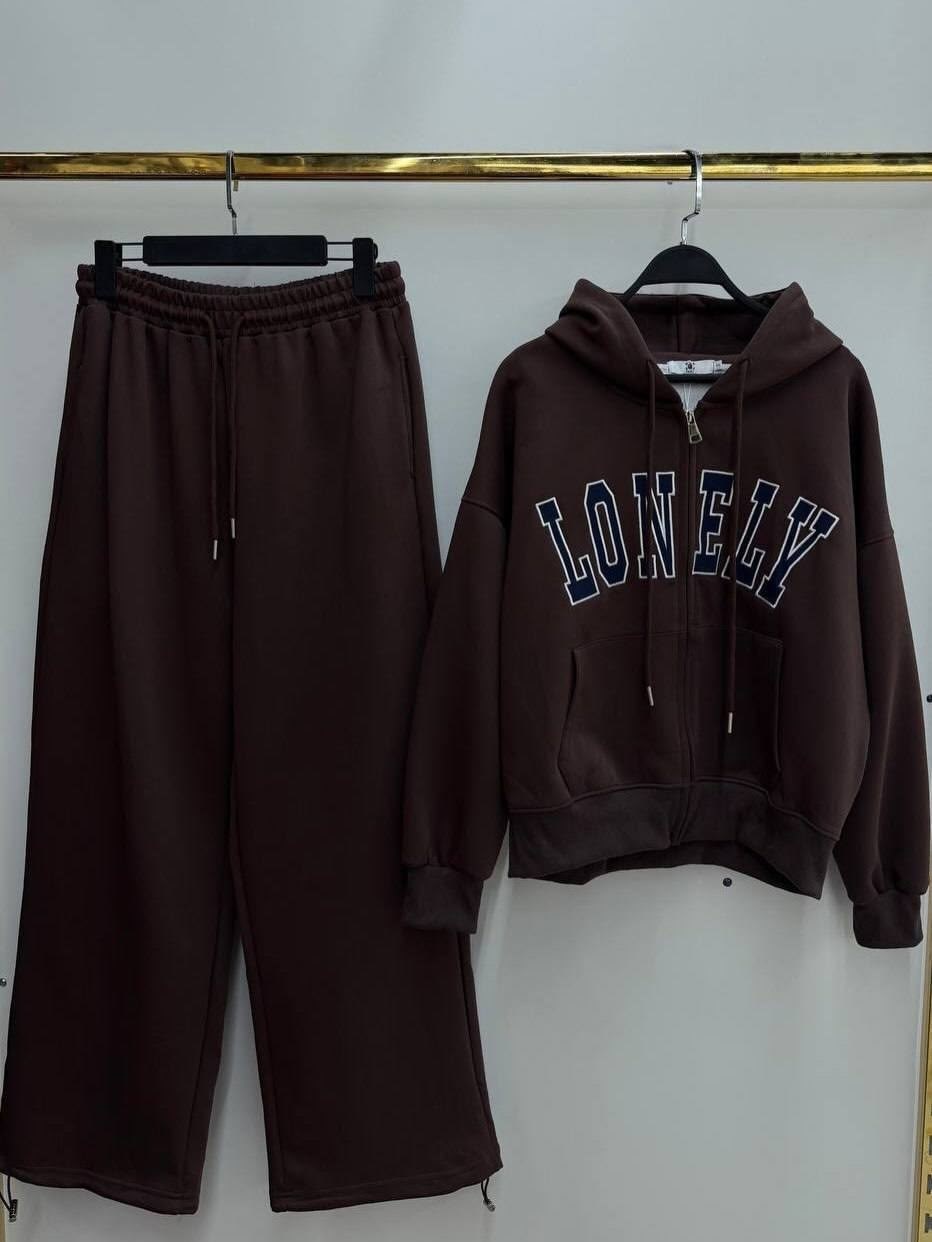 женский красный костюм miu miu,красный женский костюм,женские костюмы,костюм спортивный женский теплый,костюм женский теплый