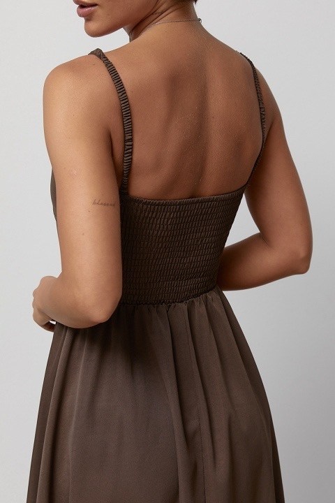 платье миди на бретелях,сарафан,атласное платье,платье средней длины,платье летнее