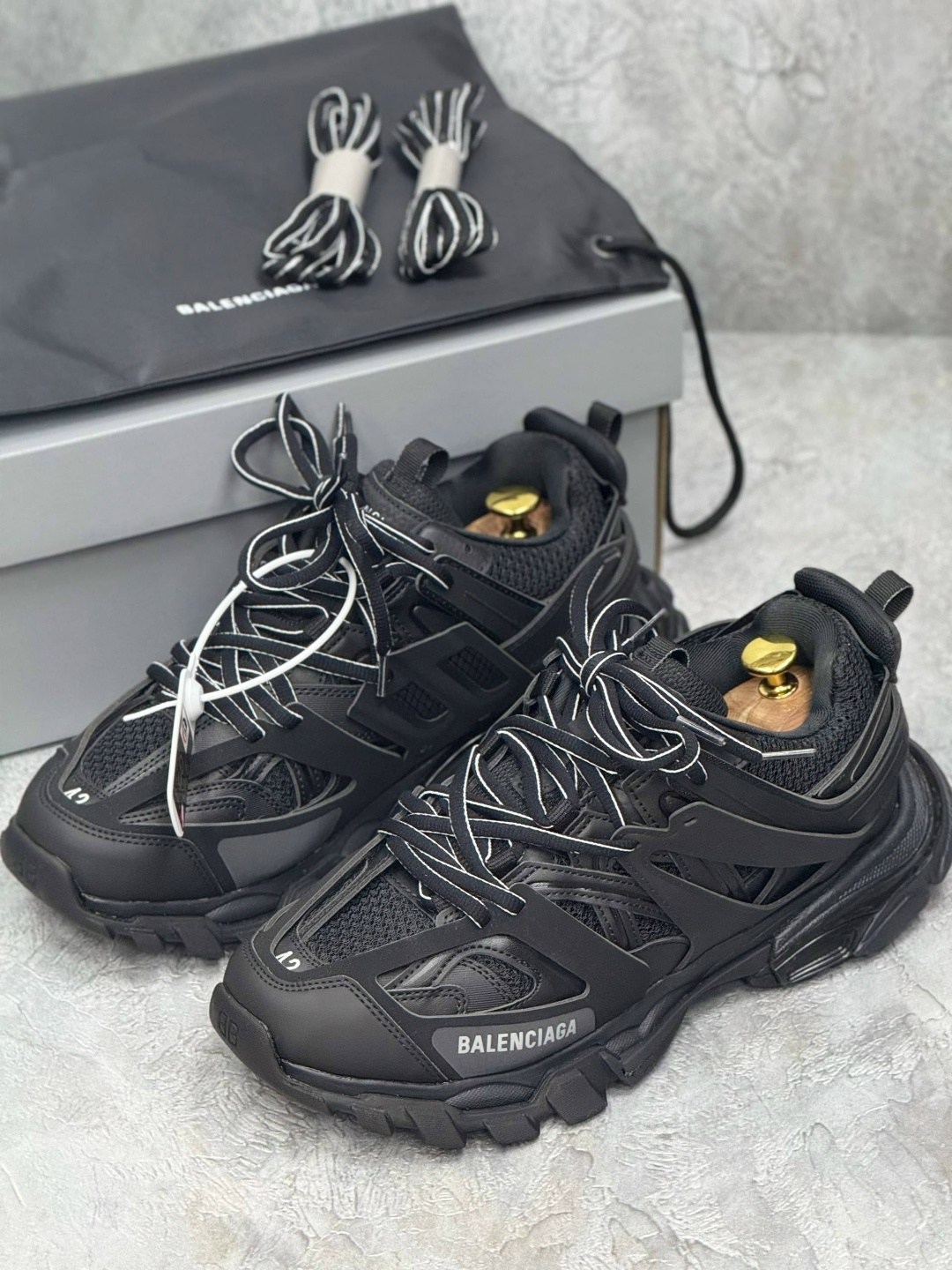 кроссовки balenciaga track,кроссовки balenciaga,кроссовки баленсиага трек черные,кроссовки баленсиага трек 1,баленсиага кроссовки черные track