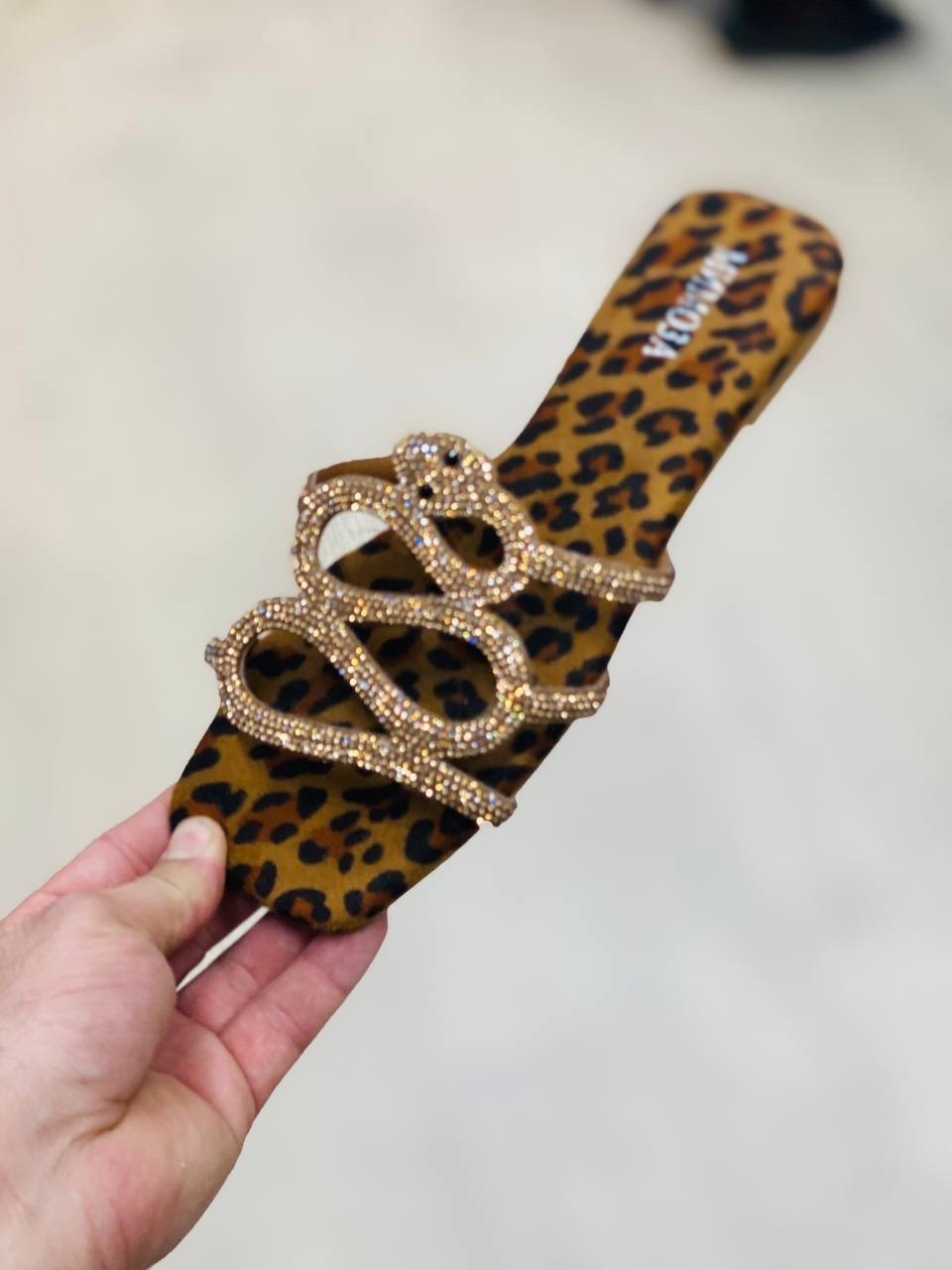 ,шлепки женские белые,шлёпанцы женские,шлепанцы со стразами,модные шлепанцы