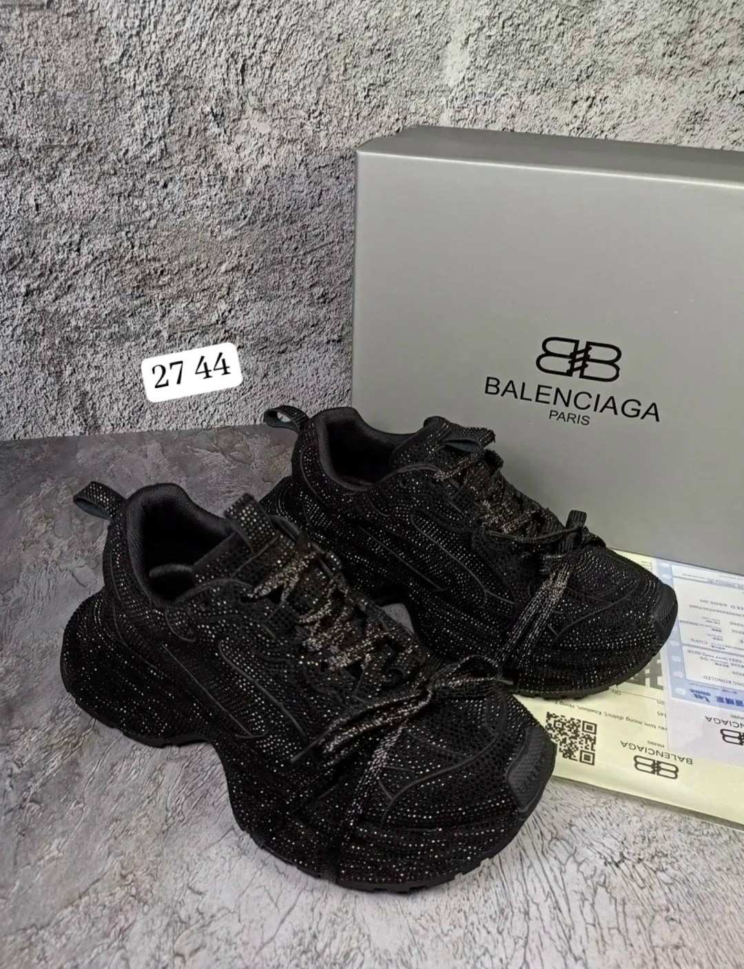кроссовки balenciaga со стразами elkami цвет черный,кроссовки balenciaga со стразами,кроссовки женские со стразами,кроссовки balenciaga женские,кроссовки замш