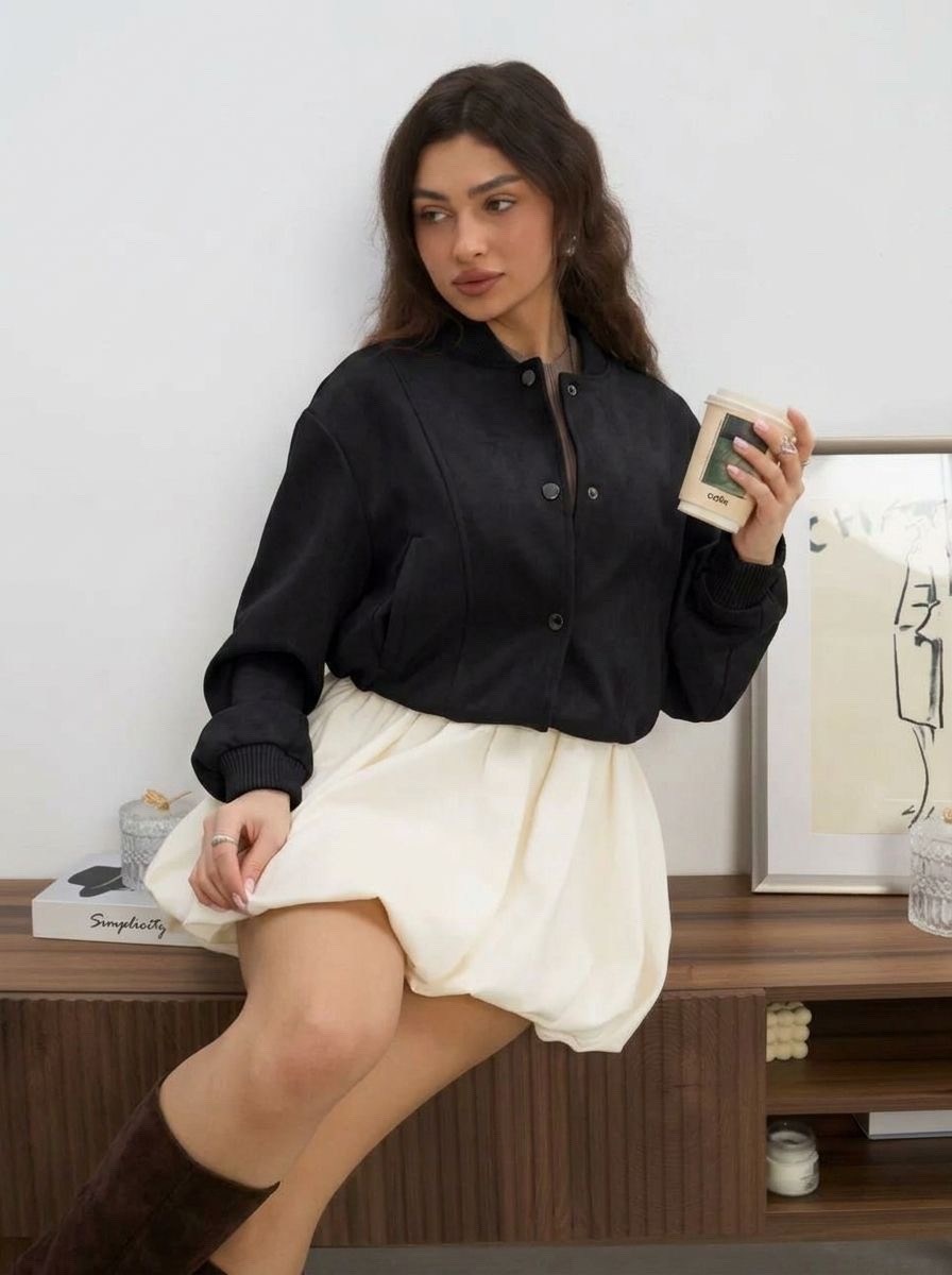 образ с юбкой,бежевая куртка,оверсайз куртка,замшевая куртка