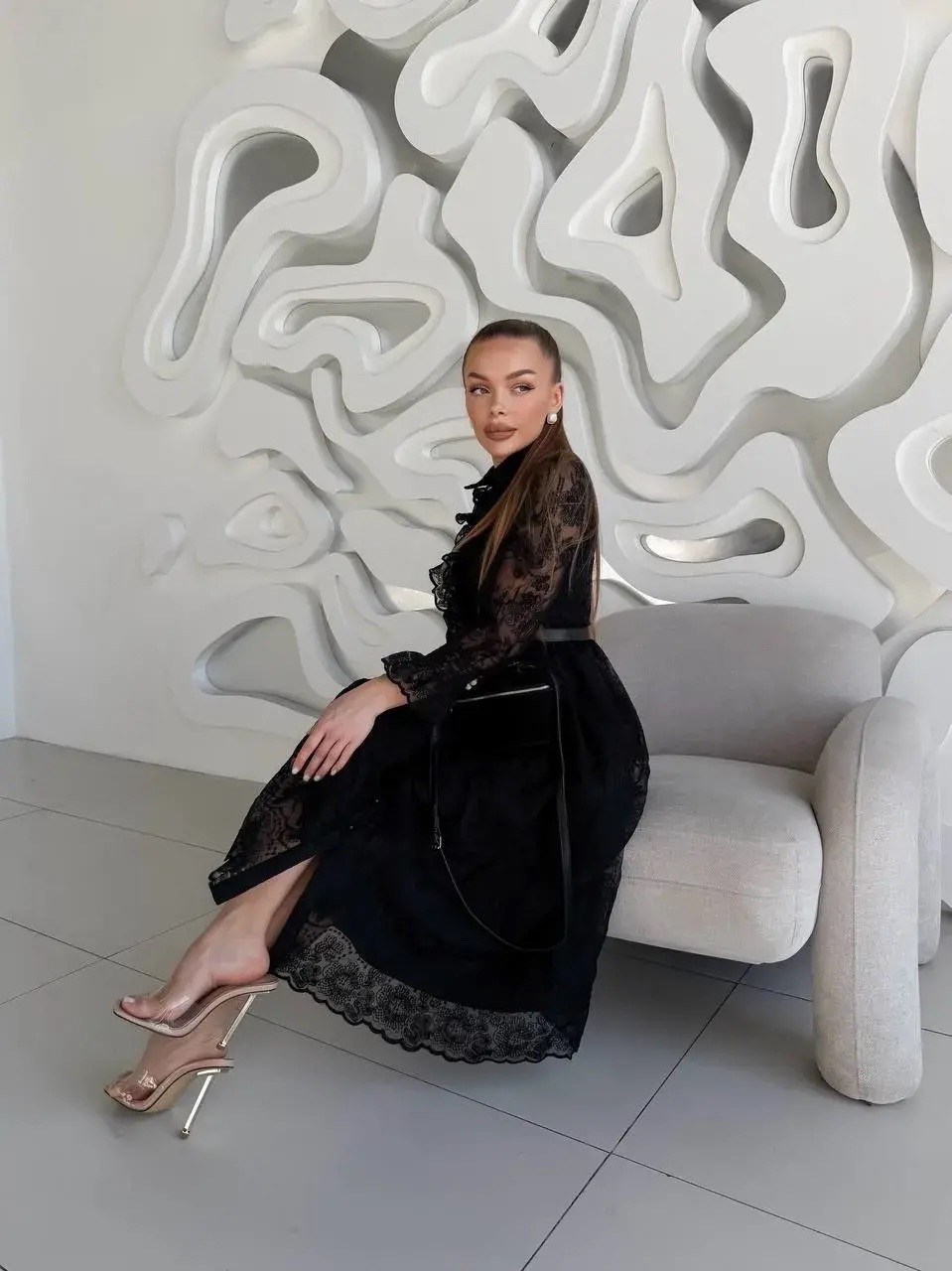 длинное велюровое кружевное платье,нарядное платье,платье с гипюром,бархатное платье,черное платье