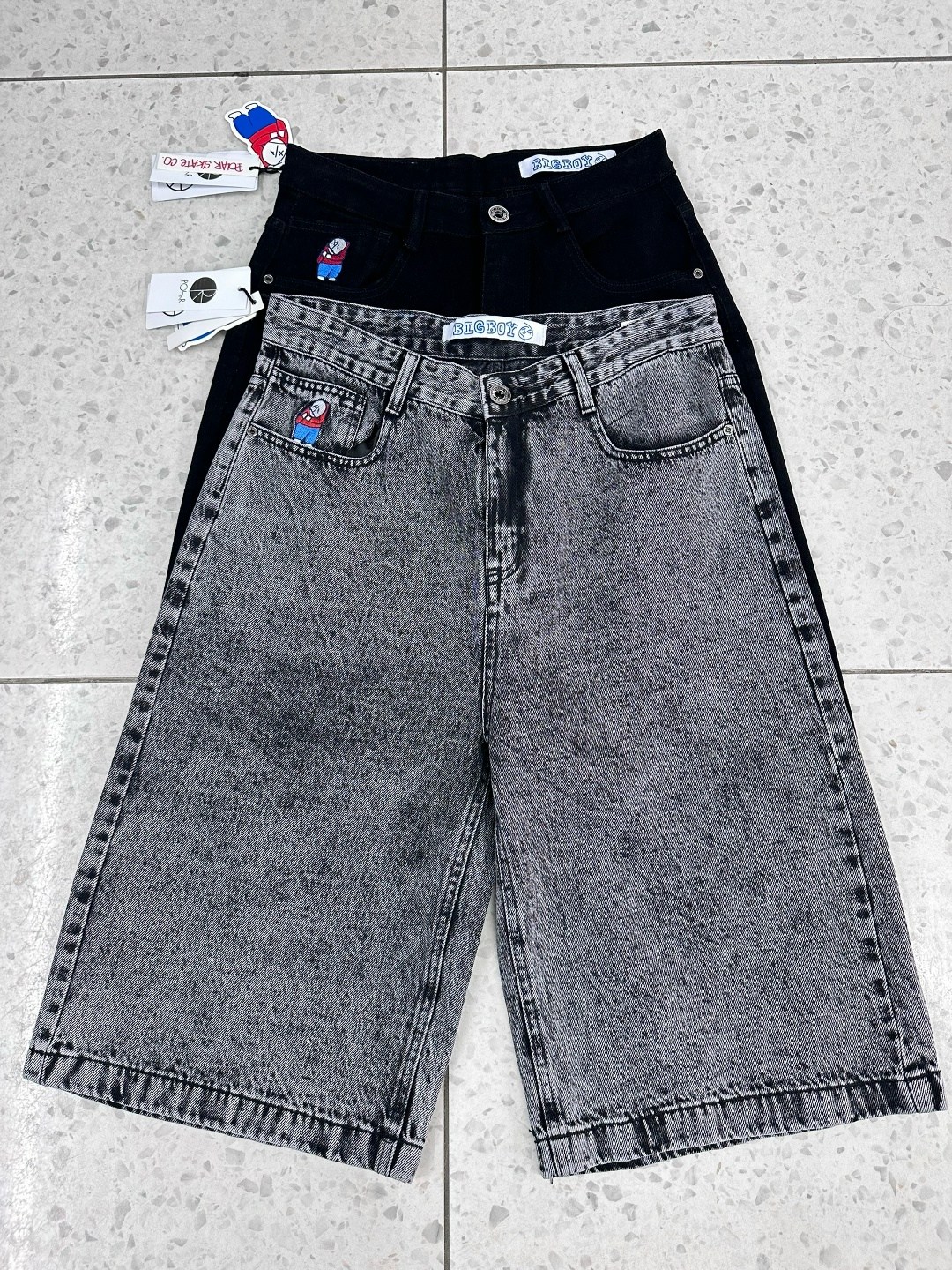 уличные мужские джинсовые шорты reddachic в стиле "шепот",мужские джинсовые шорты,шорты широкие,шорты мужские,длинные широкие шорты