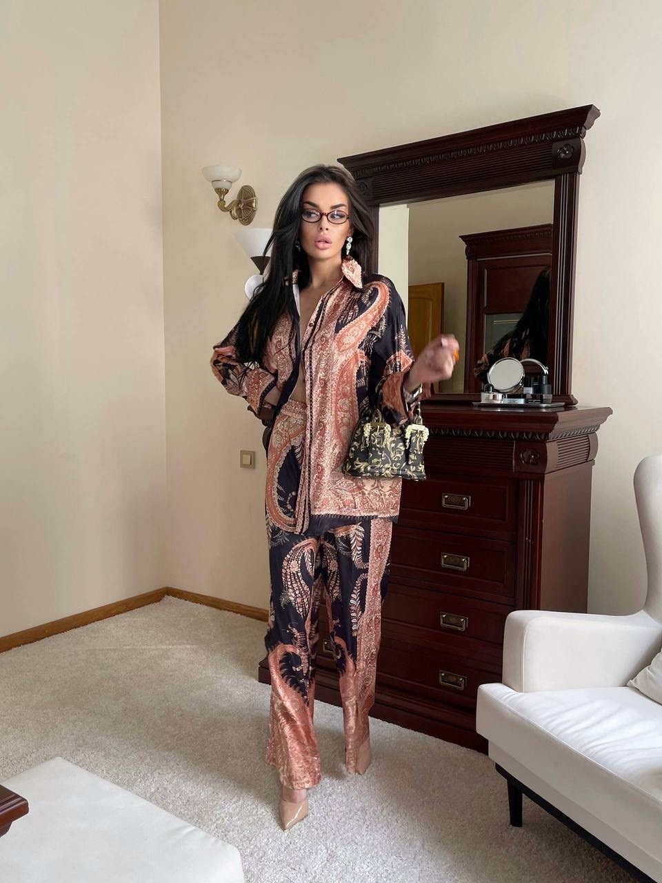 брючный костюм,костюм шелковый,брендовые одежды,костюм с принтом,брендовые вещи