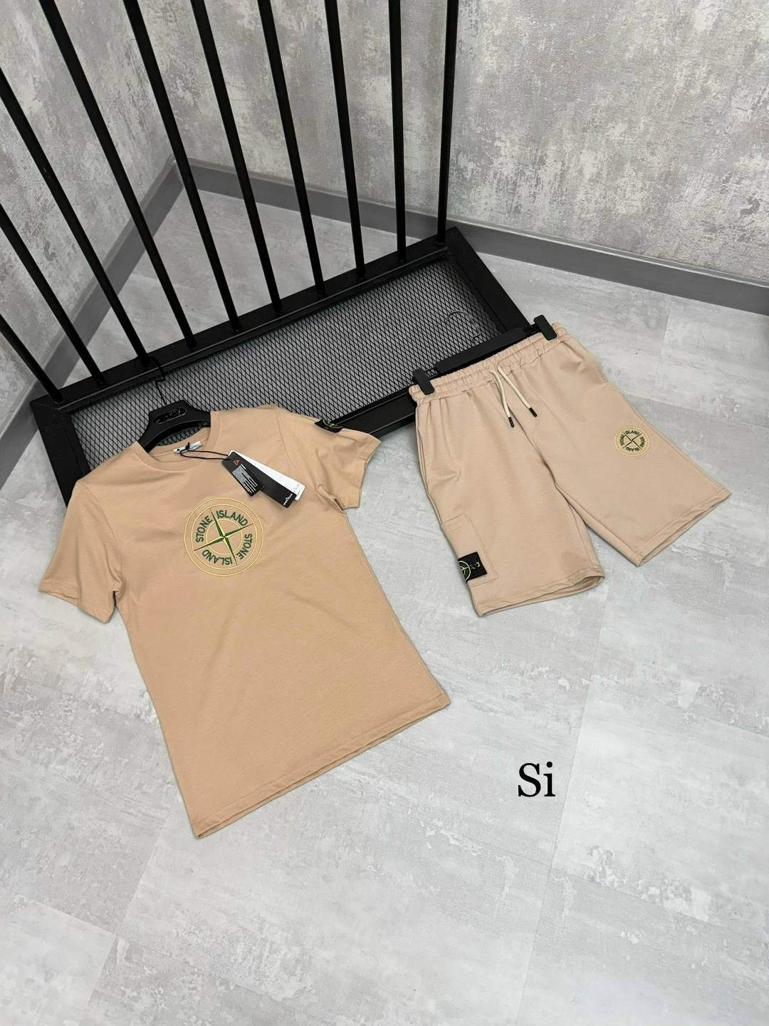 спортивный костюм stone island,шорты stone island,комплект одежды stone island,костюм шортами