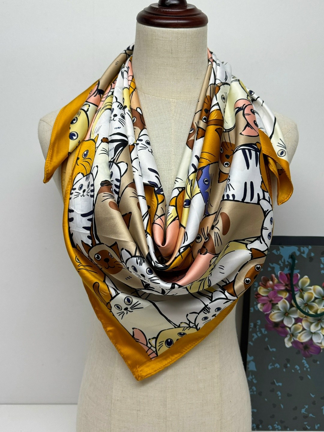 шелковый платок,шарфы и платки,платок шелковый с кошками,платок шелк котики,шарф женские
