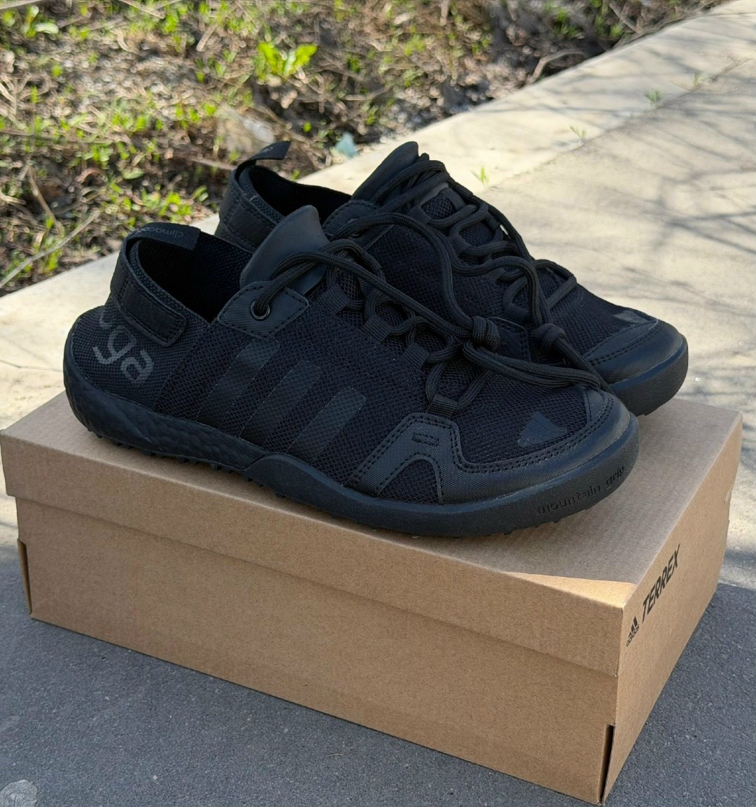 кроссовки мужские adidas,кроссовки adidas,,кроссовки адидас с сеткой на подошве,adidas daroga кроссовки мужские