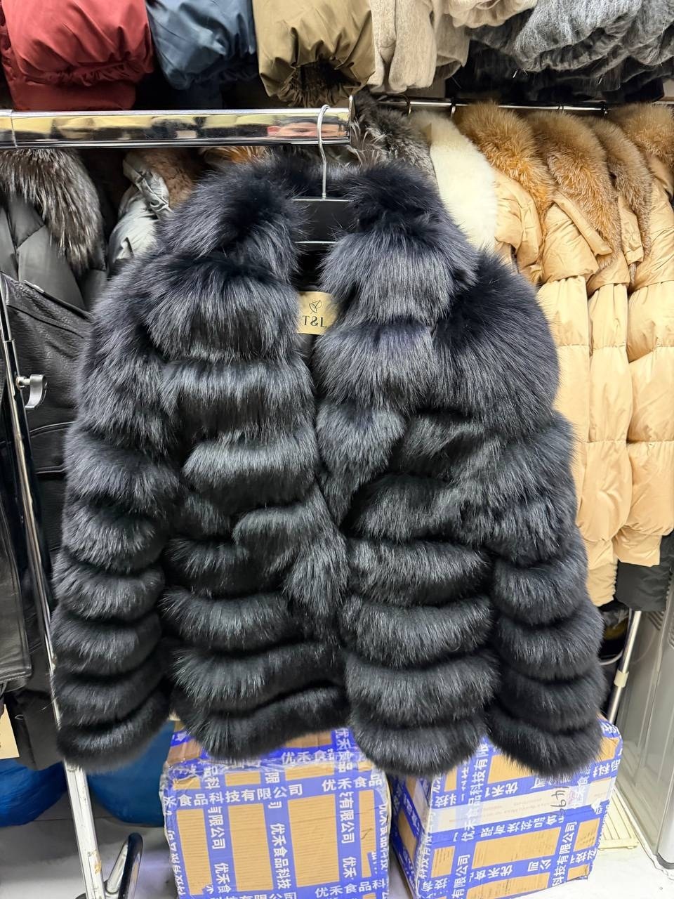 пальто из натурального меха лисы,женская шуба из натурального лисьего меха,меховое пальто,женская шуба из натурального меха лисы,меховая куртка