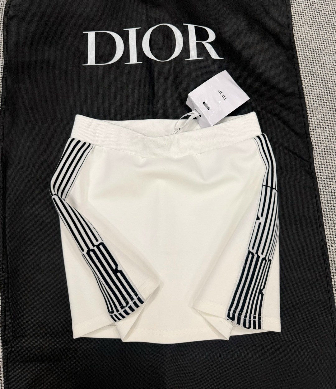 женский костюм с юбкой,стильные костюмы,костюм с юбкой,женские костюмы,модные наряды