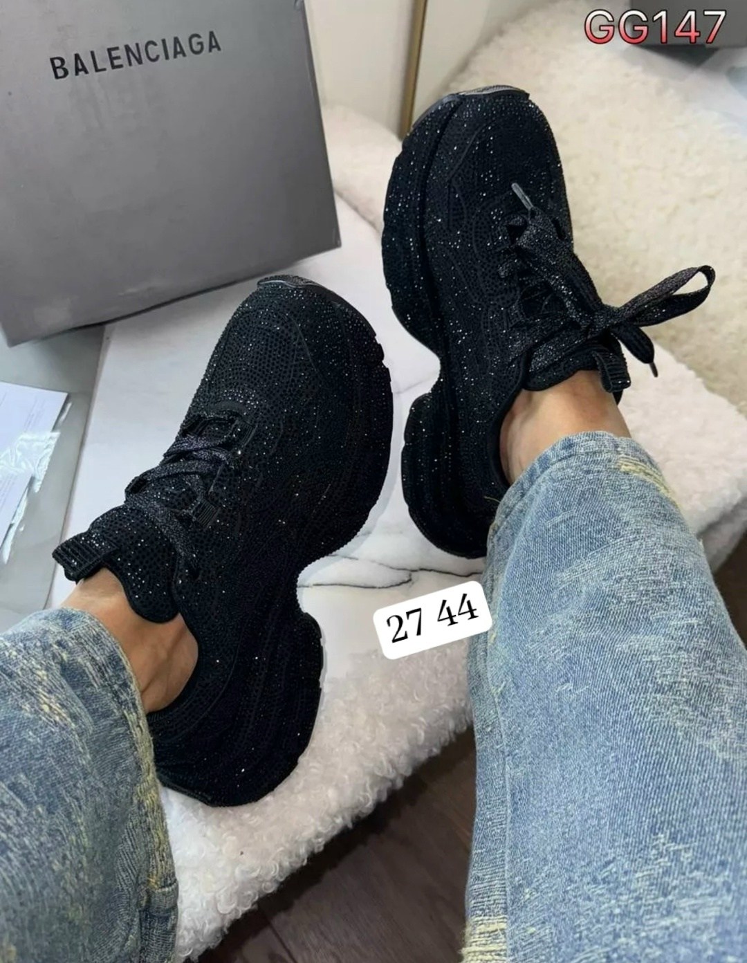 кроссовки balenciaga со стразами elkami цвет черный,кроссовки balenciaga со стразами,кроссовки женские со стразами,кроссовки balenciaga женские,кроссовки замш