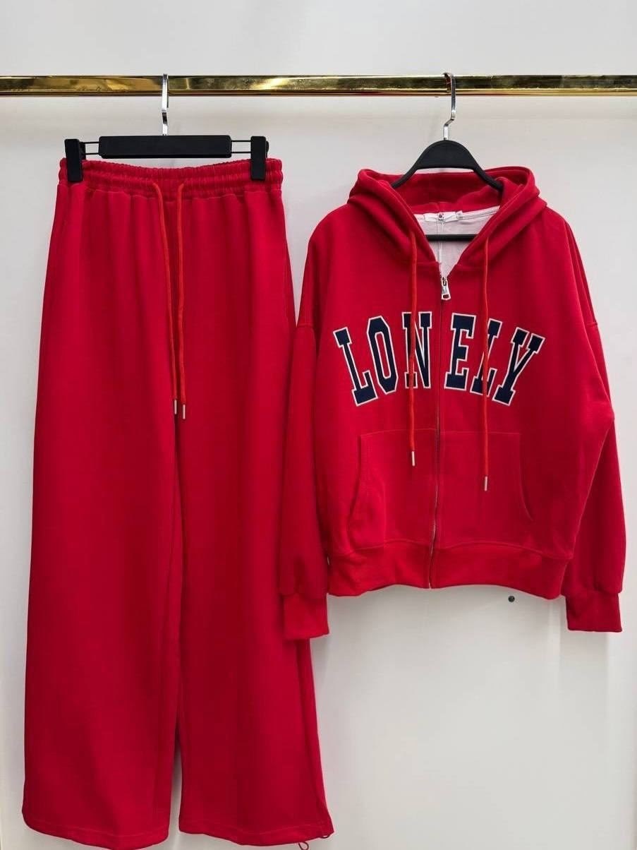 женский красный костюм miu miu,красный женский костюм,женские костюмы,костюм спортивный женский теплый,костюм женский теплый