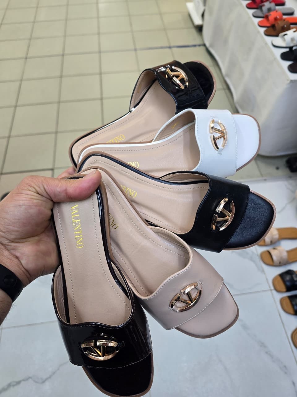 шлепанцы женские,, женская,модные шлепанцы,шлепки женские