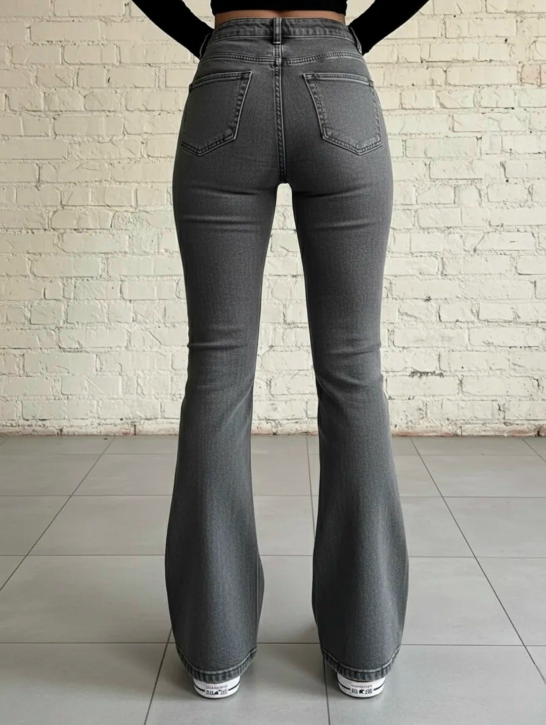 серые эластичные расклешенные джинсы для женщин,джинсы клеш,джинсы клеш женские,джинсы-клеш женские с завышенной талией,серые джинсы клеш