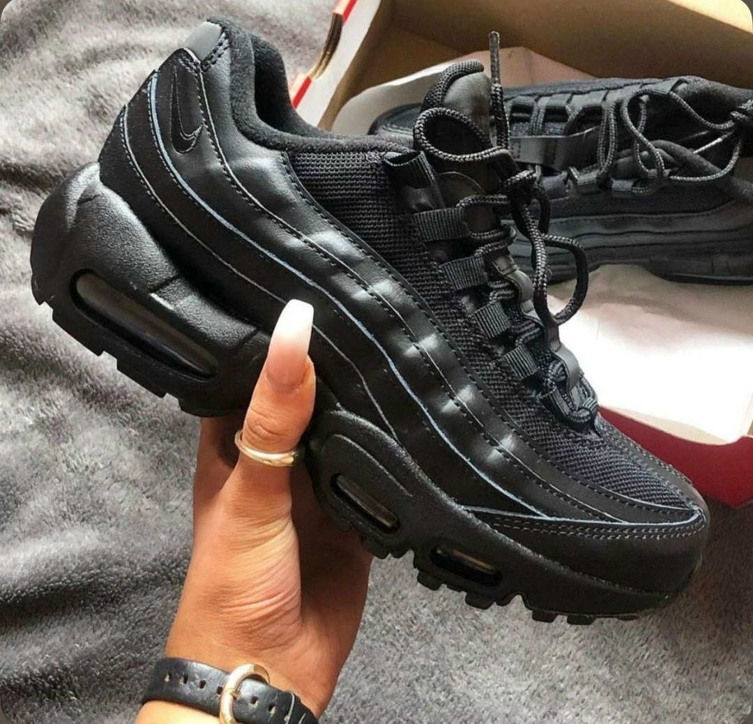 nike air max 95 triple black,nike air max 95 black,кроссовки nike air max 95,nike air max 95 essential,nike air max 95