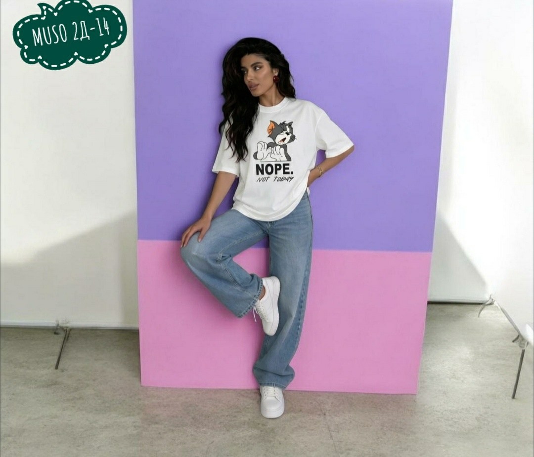 одежда с джинсами,микки маус на футболке,джинсы и футболка,джинсы модные,модный стиль