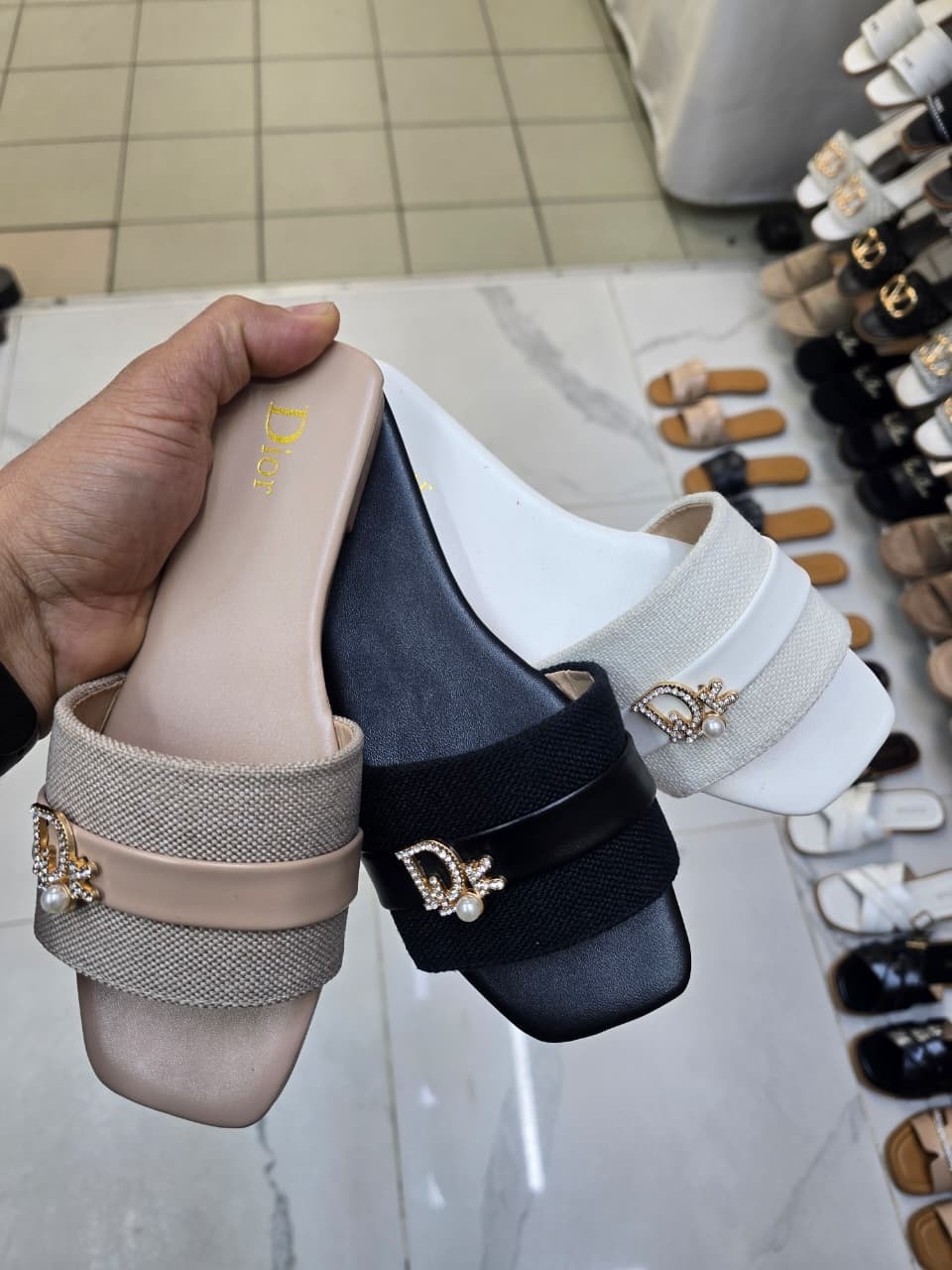 шлепанцы женские,, женская,модные шлепанцы,шлепки женские